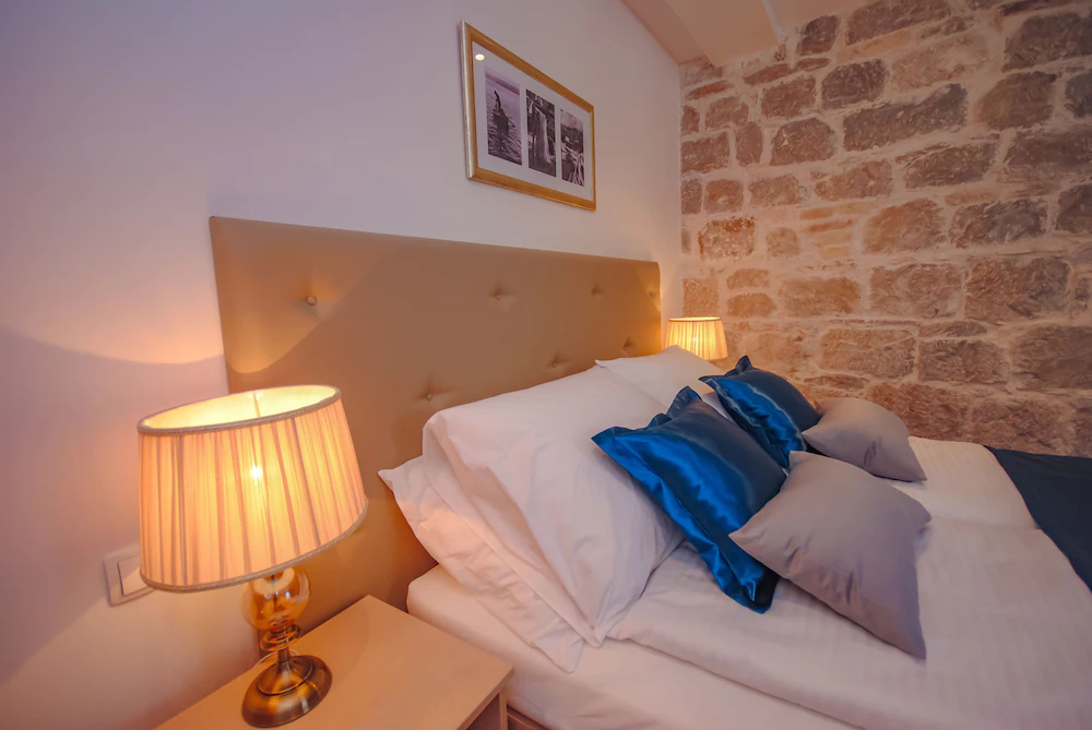 Lanterna Rooms