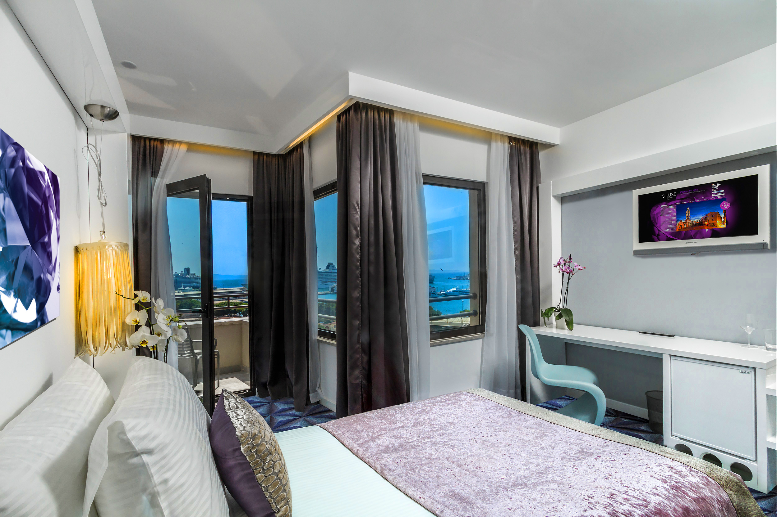 Luxe Boutique Hotel