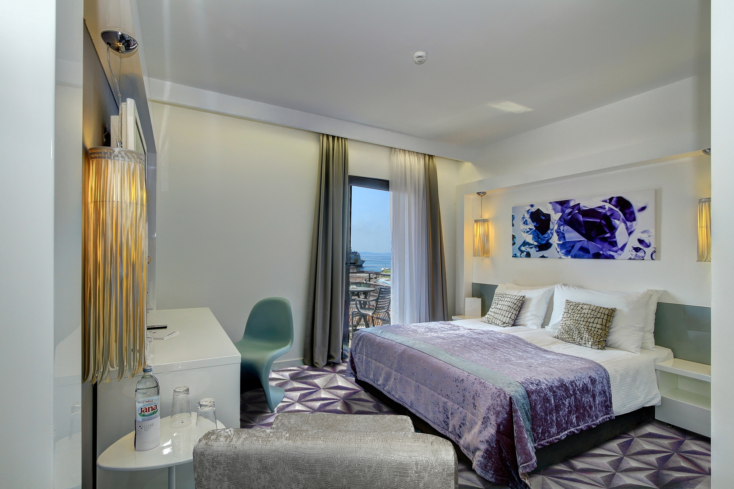 Luxe Boutique Hotel