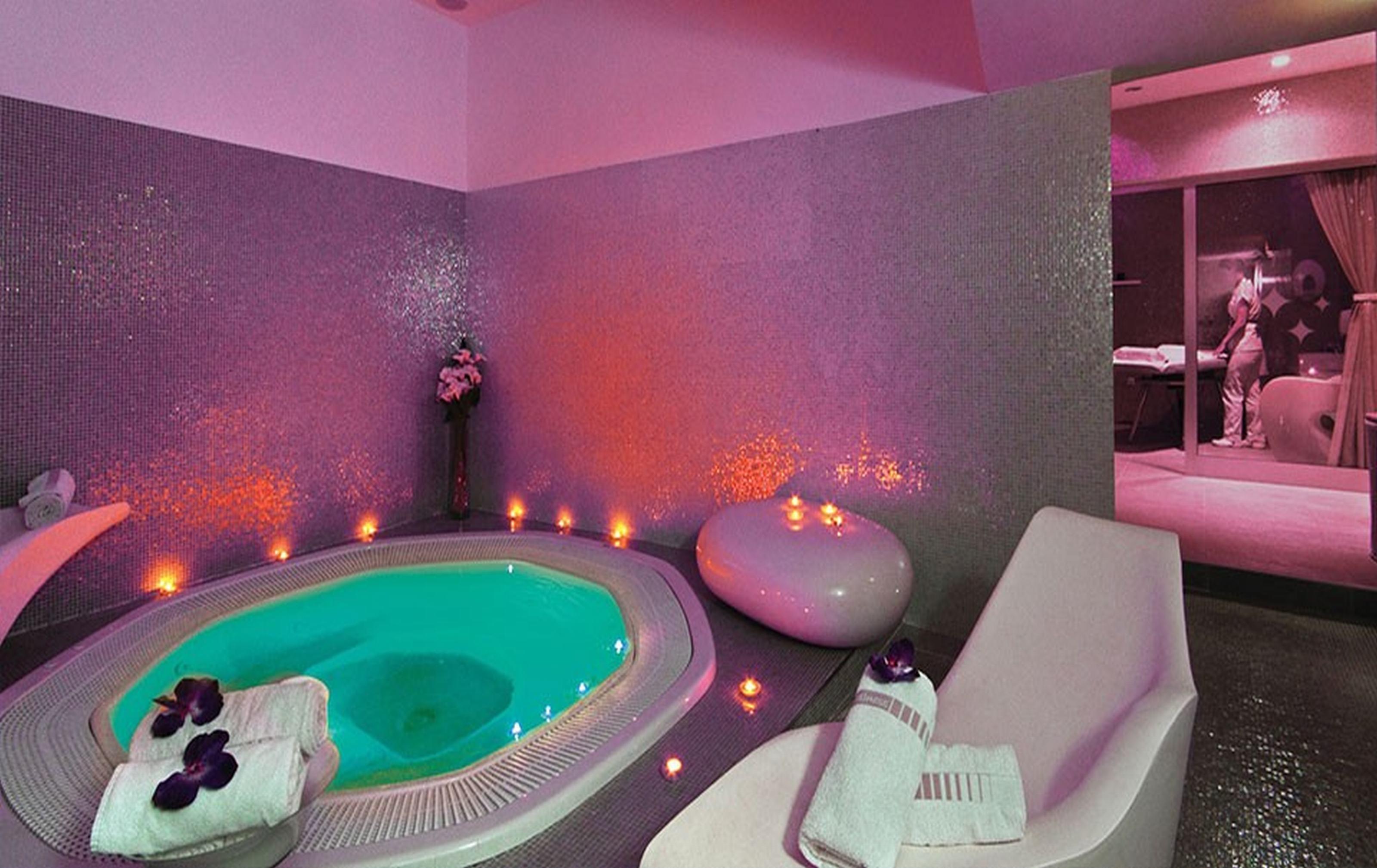 Luxe Boutique Hotel