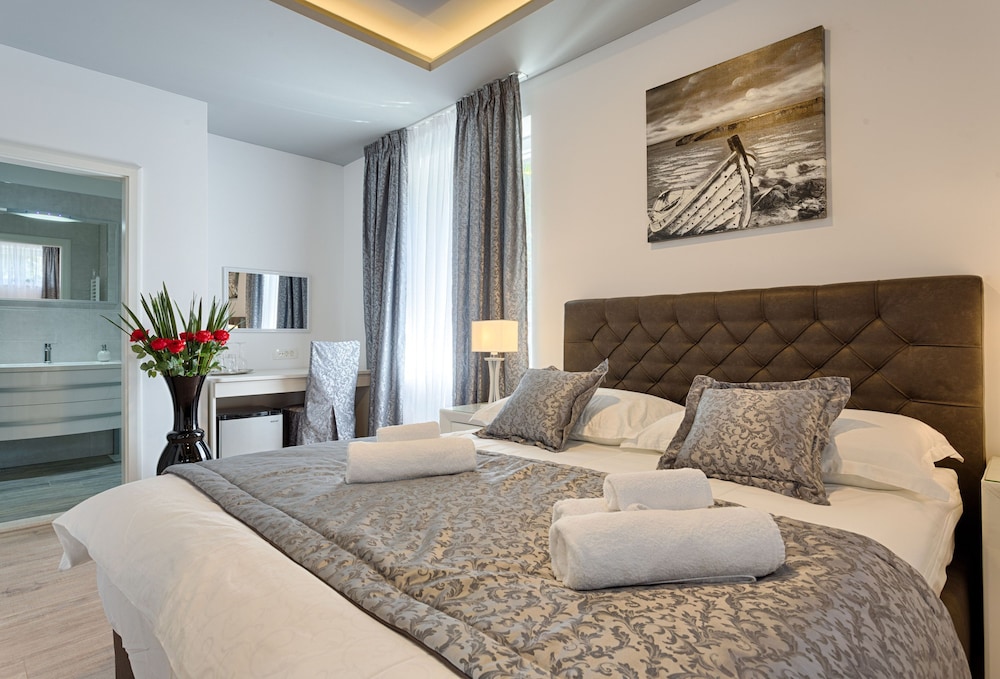 Luxury Rooms Floramye