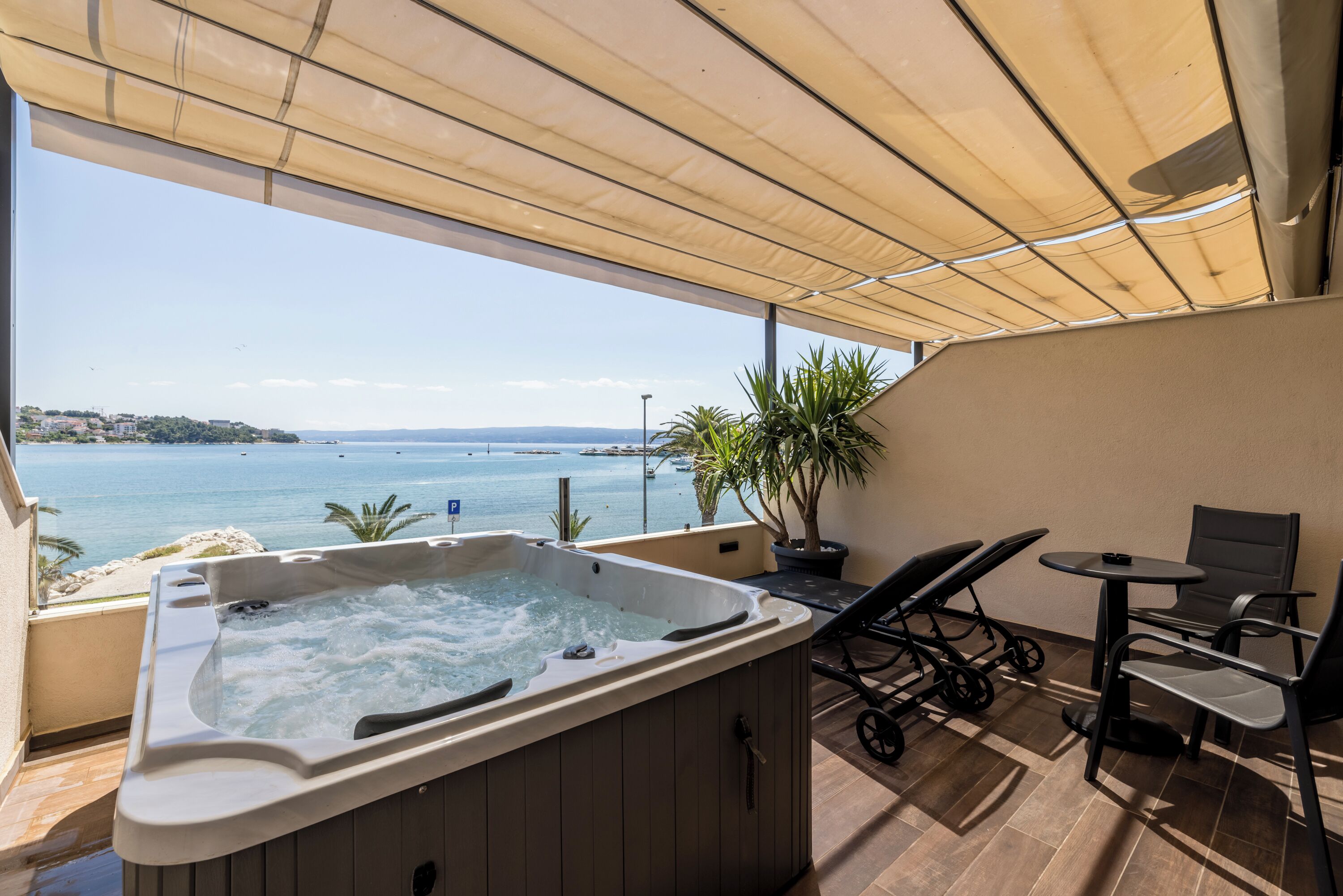 Luxury Rooms Seven