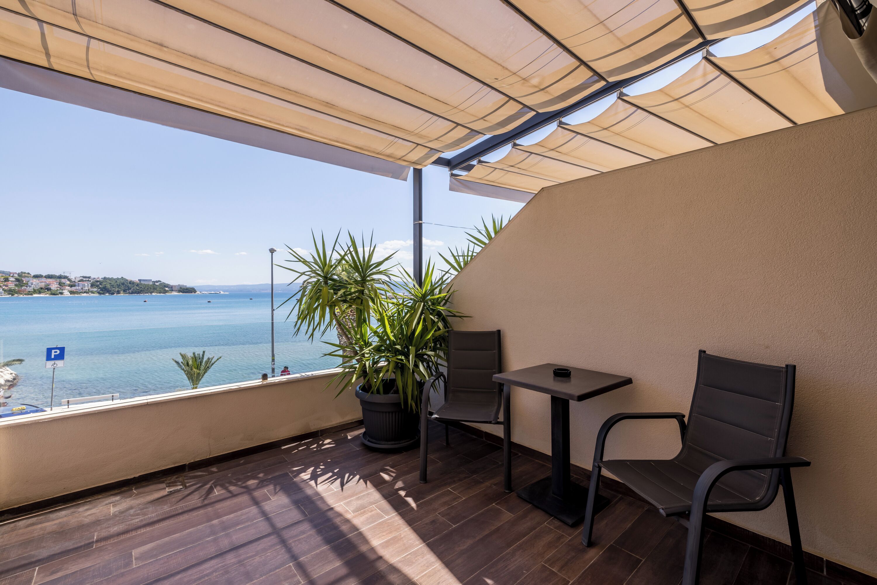 Luxury Rooms Seven
