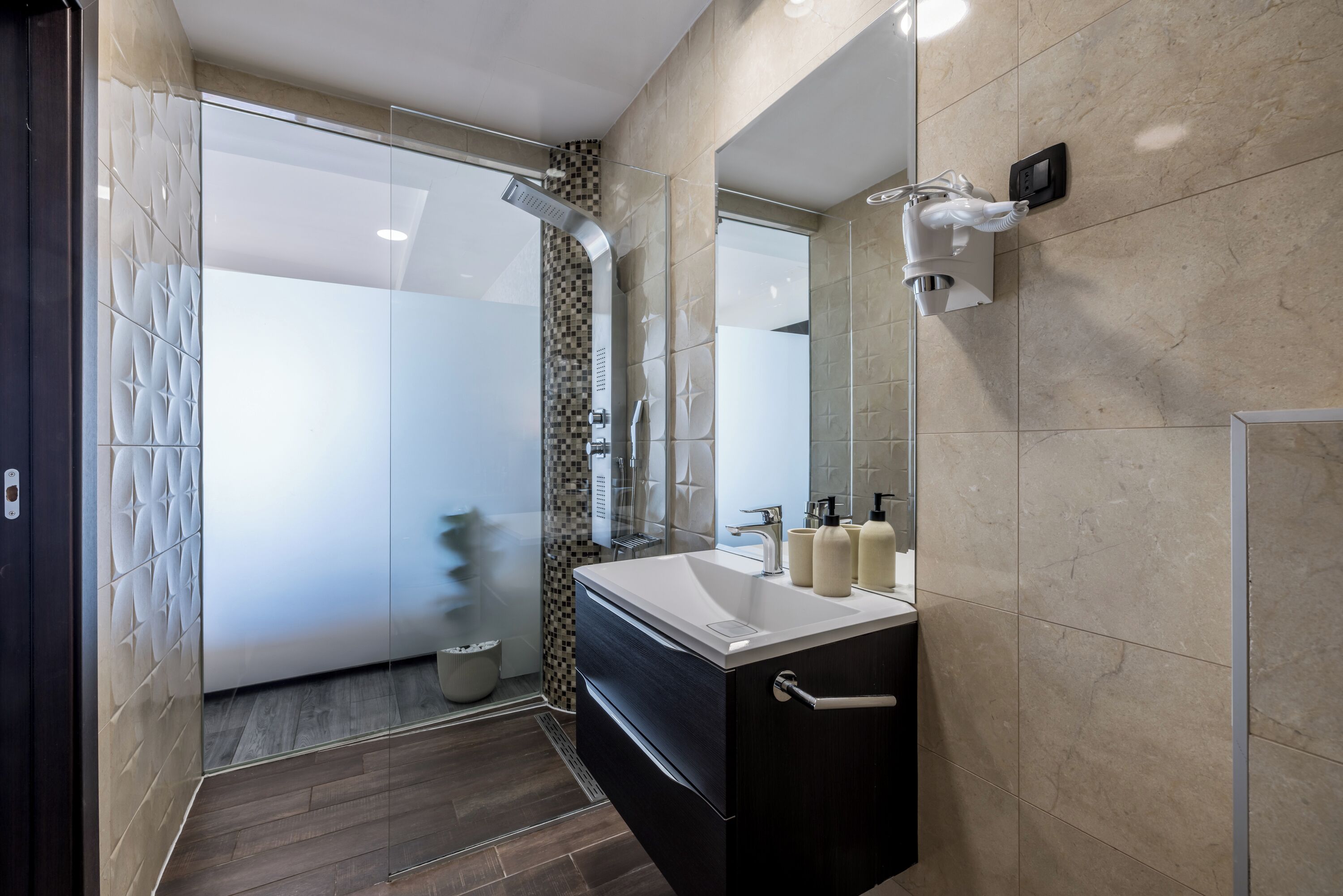 Luxury Rooms Seven