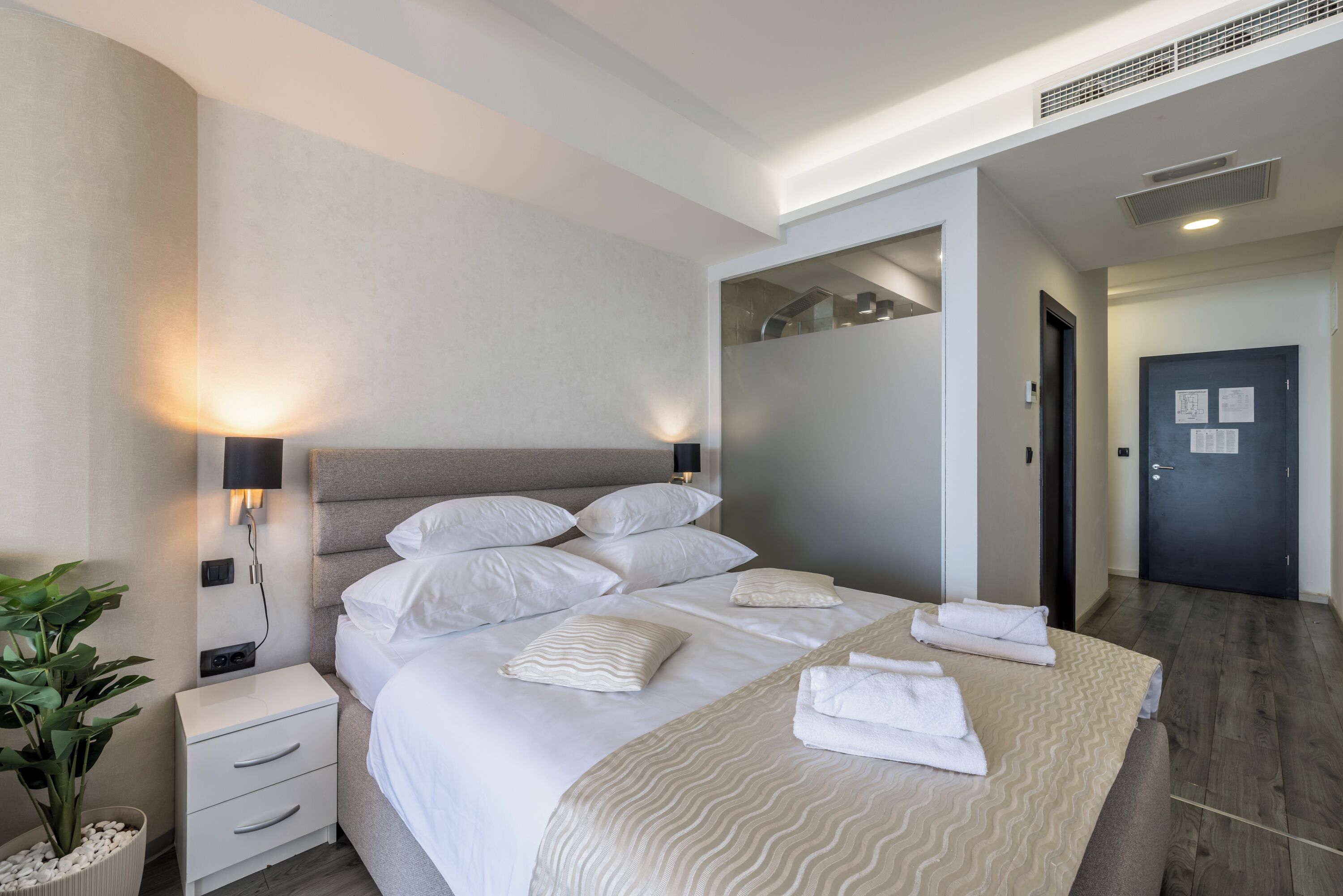 Luxury Rooms Seven