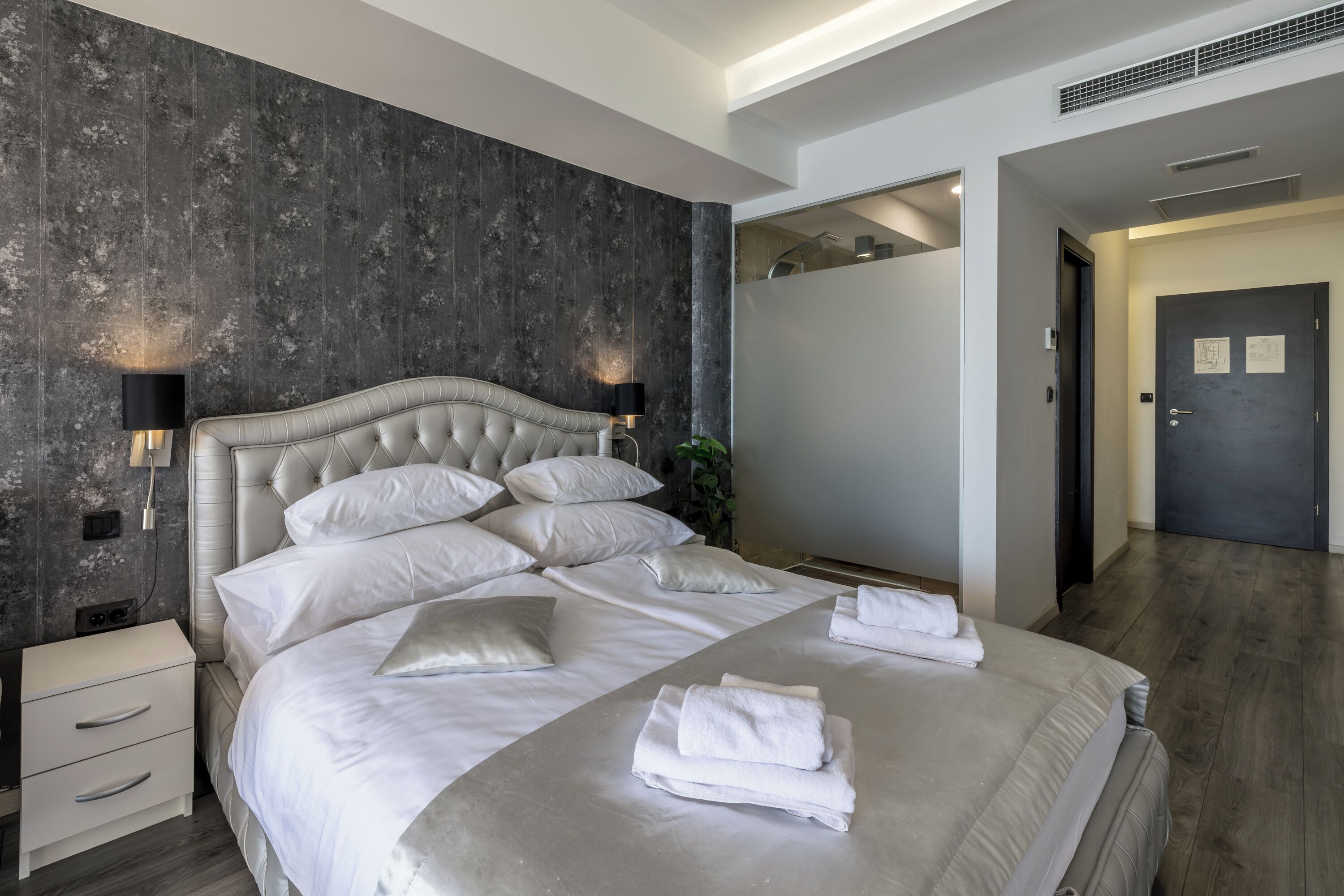 Luxury Rooms Seven