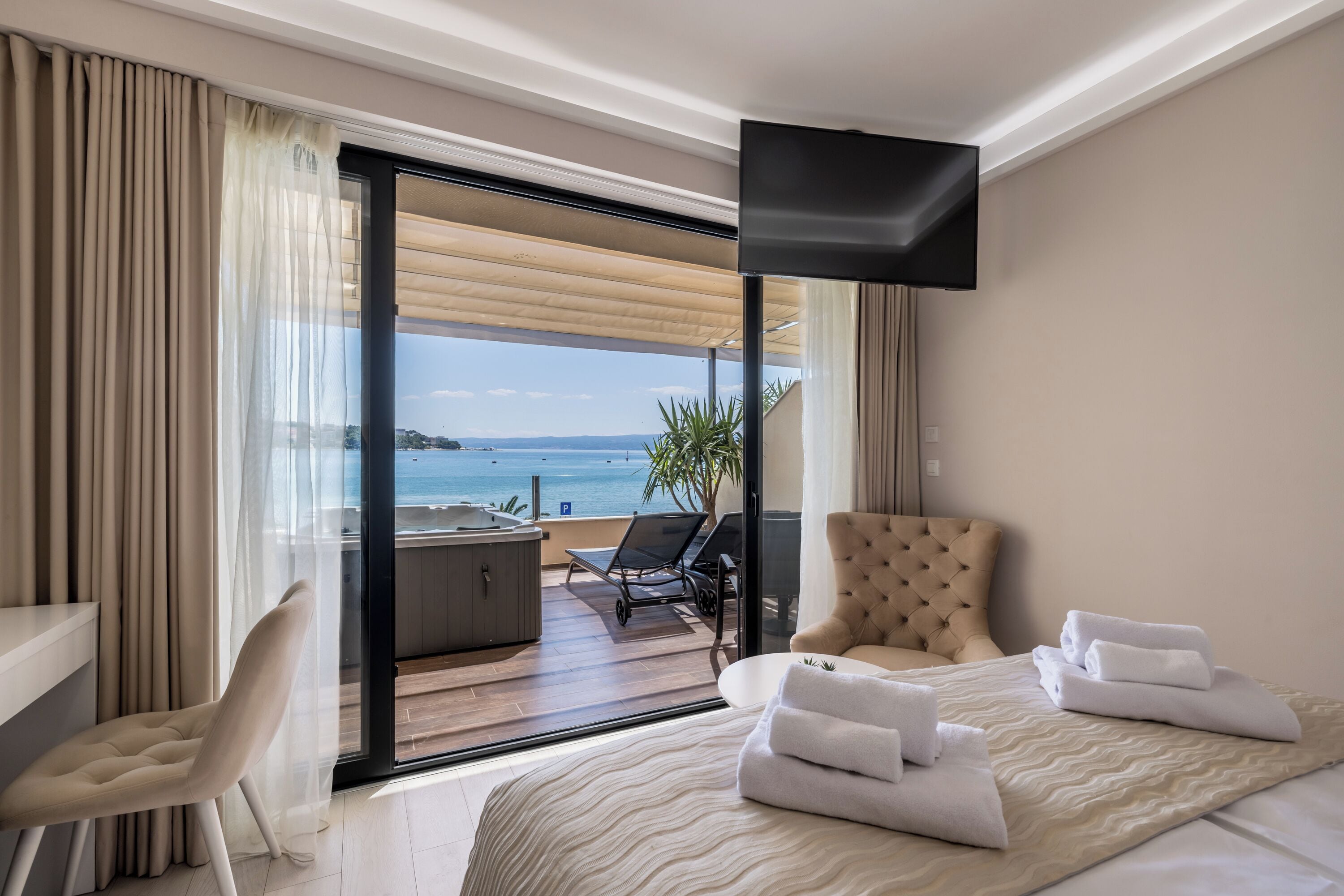 Luxury Rooms Seven