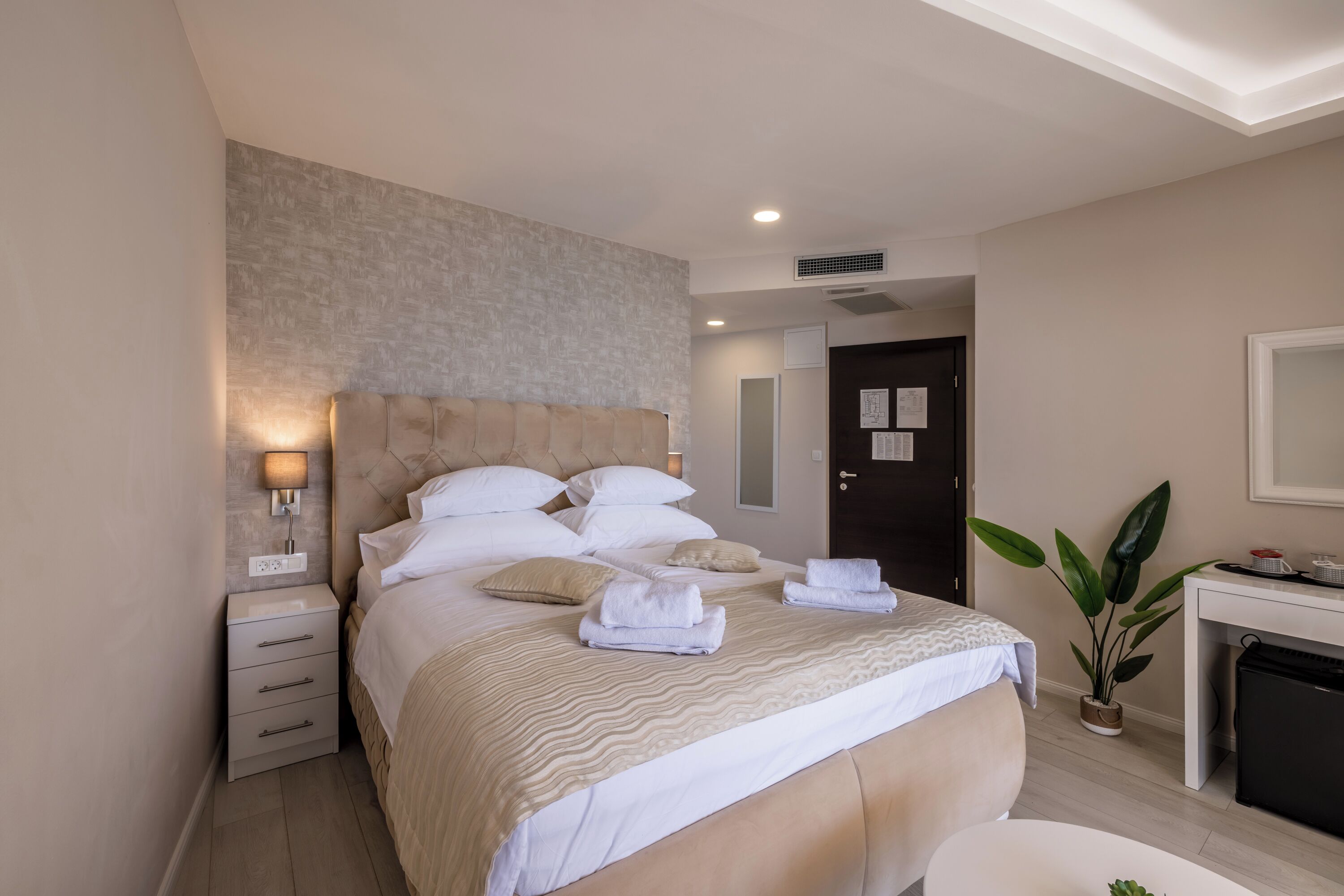 Luxury Rooms Seven