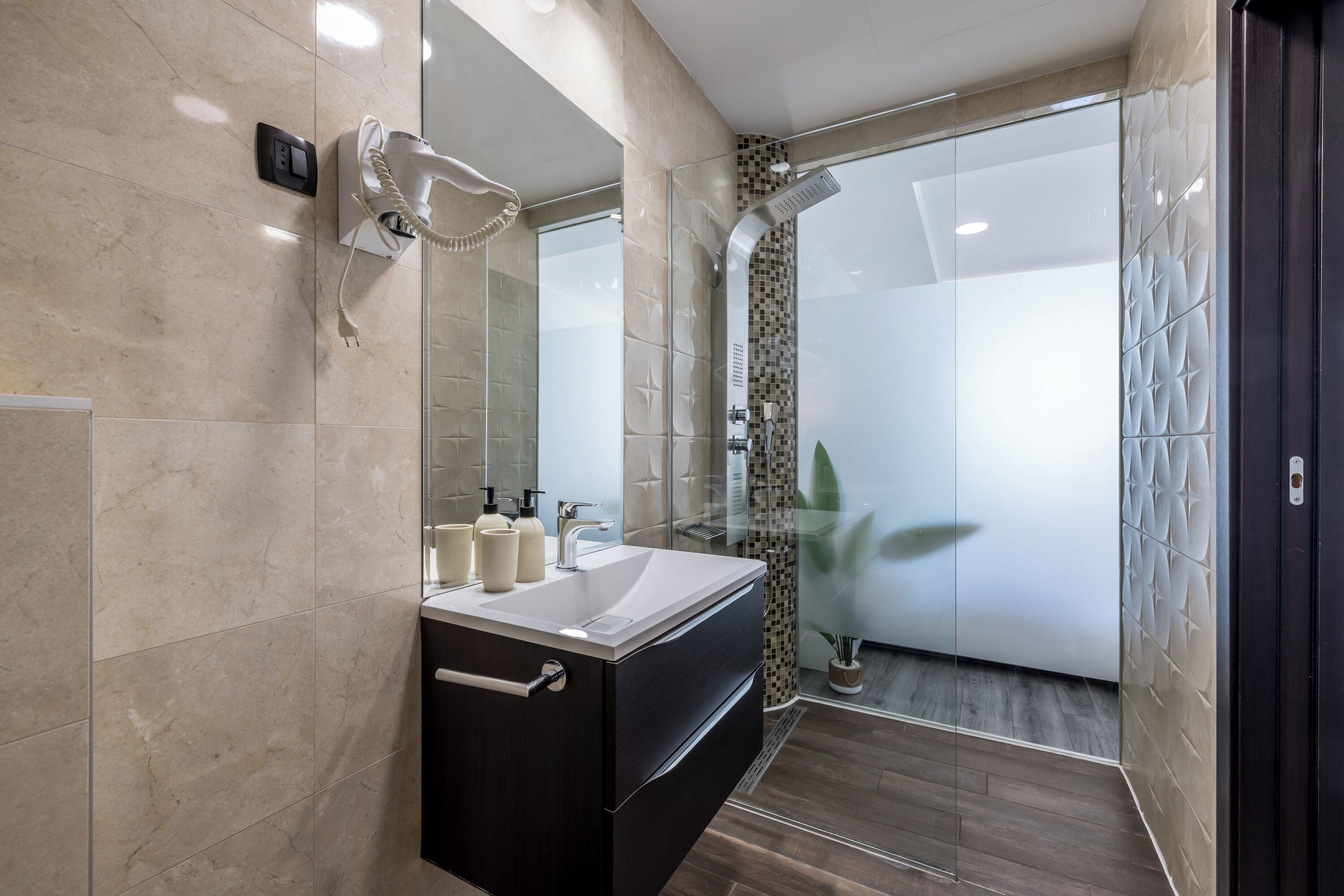 Luxury Rooms Seven