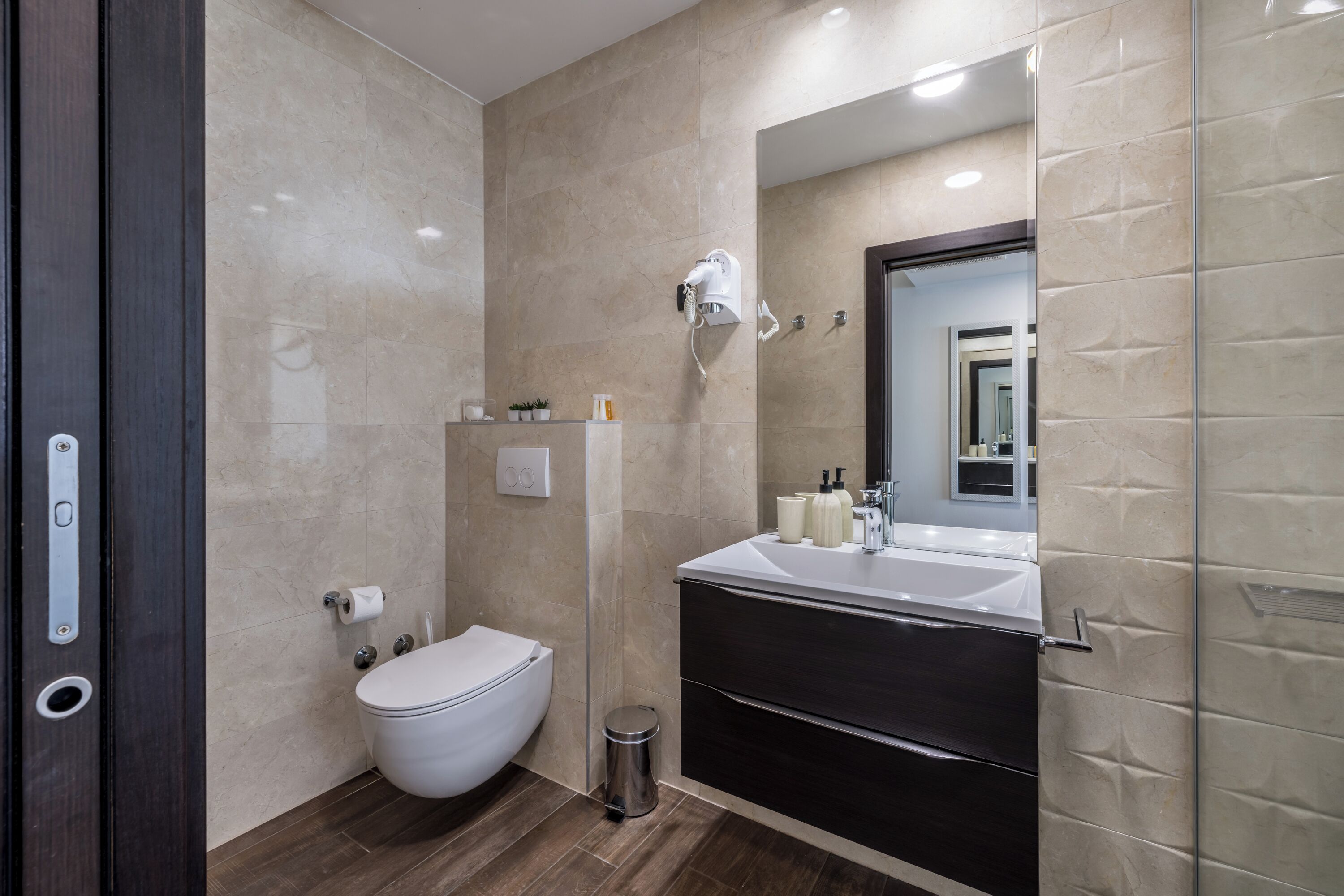 Luxury Rooms Seven