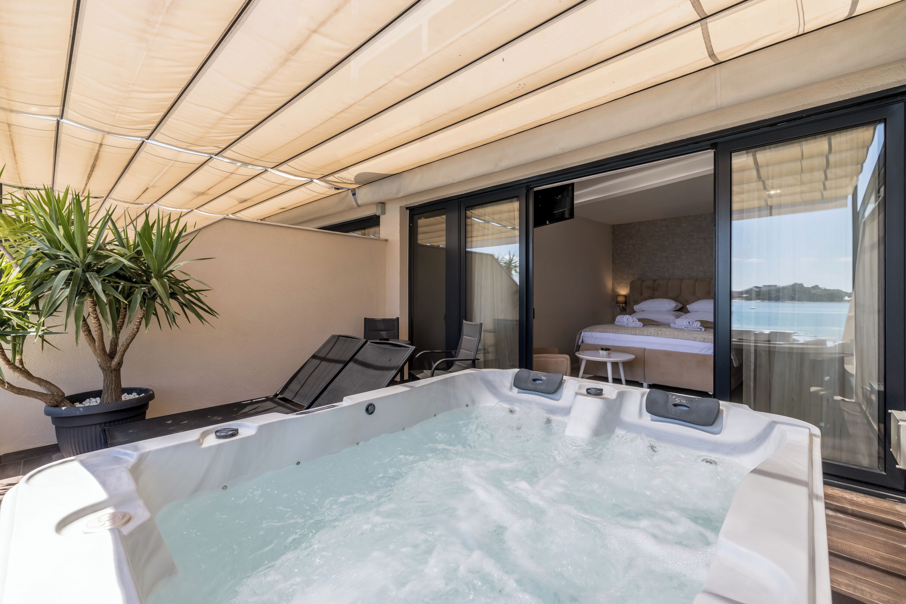 Luxury Rooms Seven