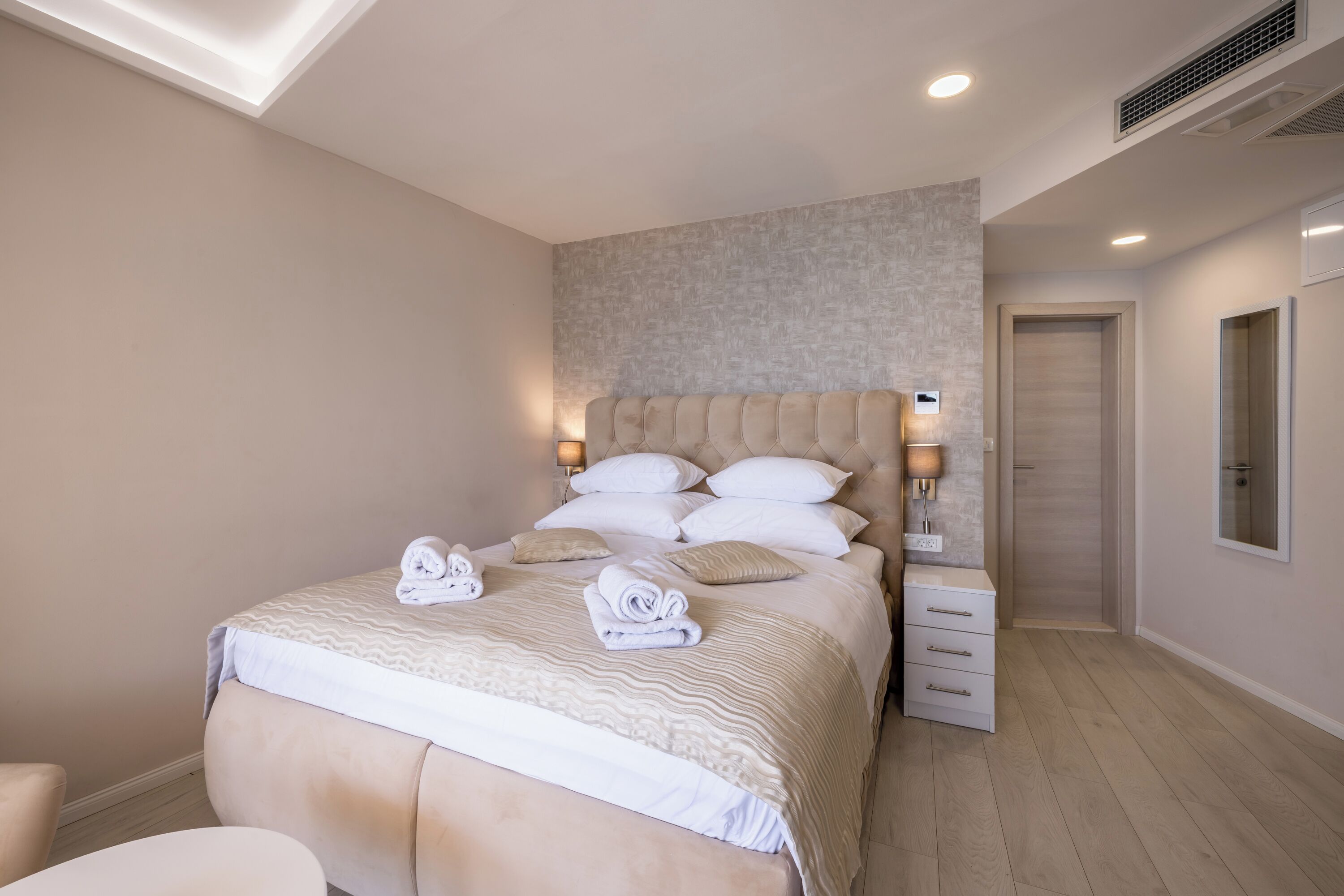 Luxury Rooms Seven