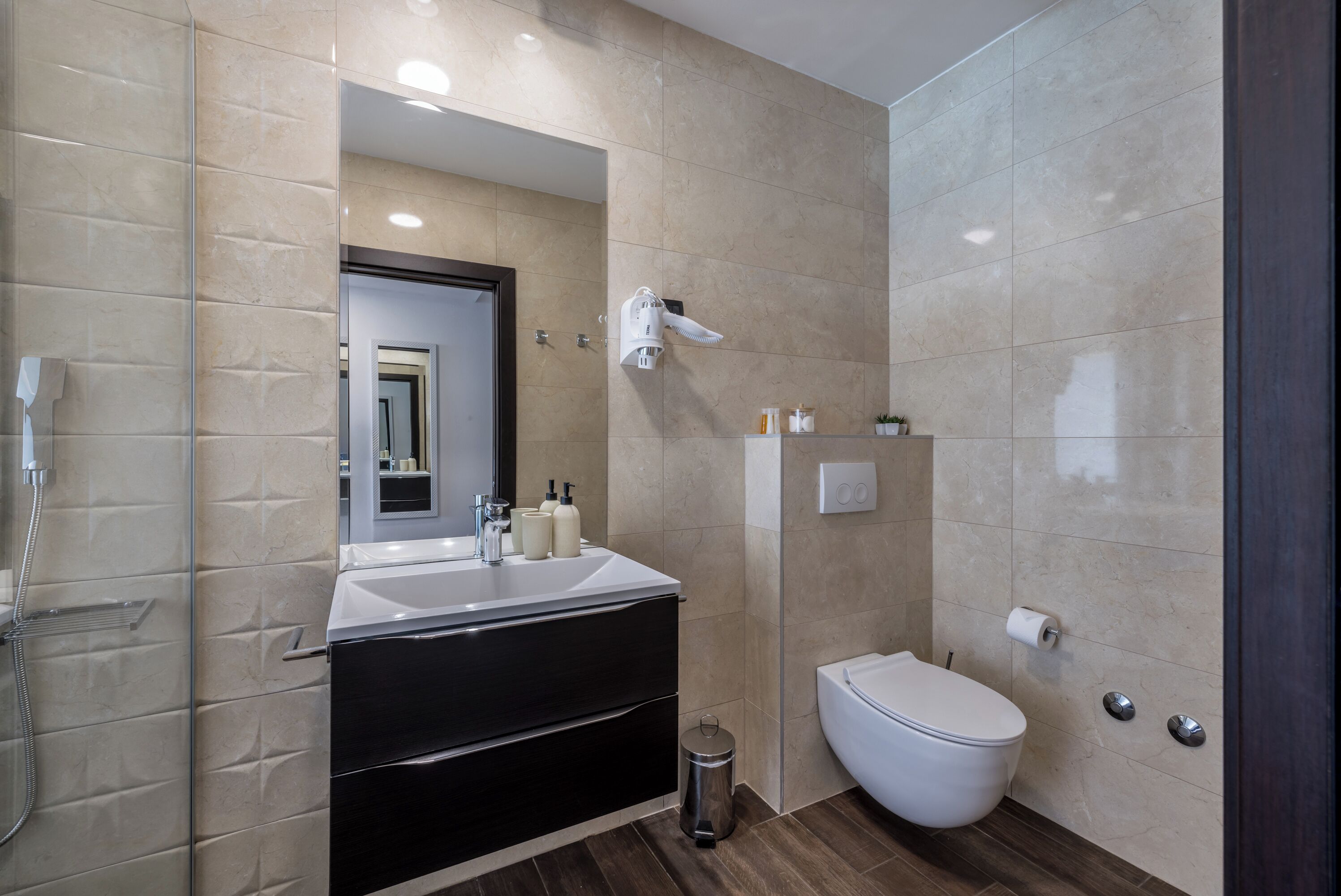 Luxury Rooms Seven