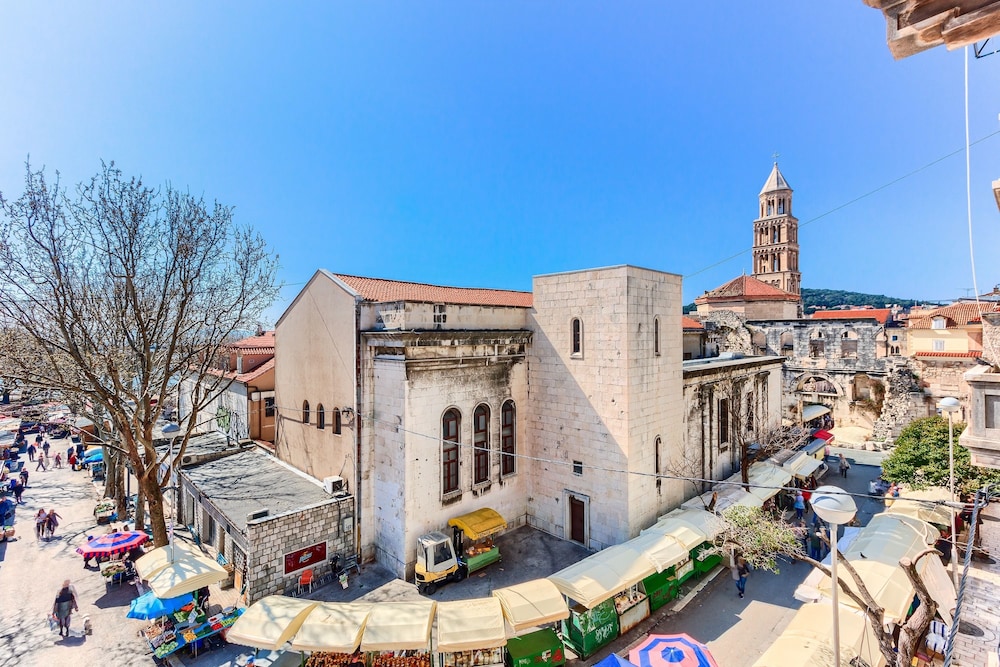 Palace Porta Argentea Luxury Apartment