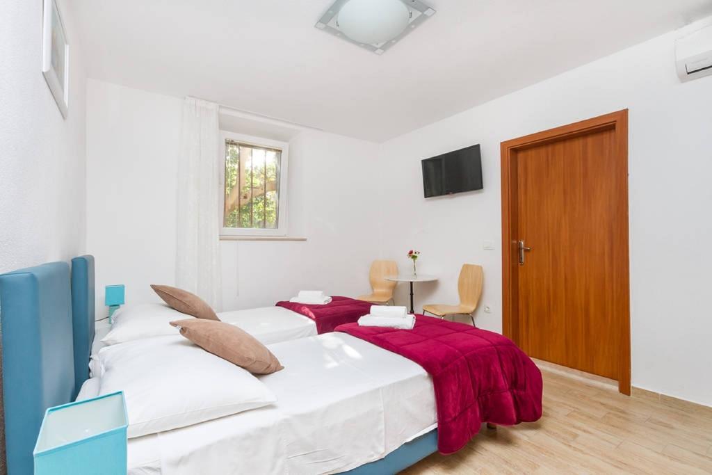 Peruzovic Rooms & Apartments