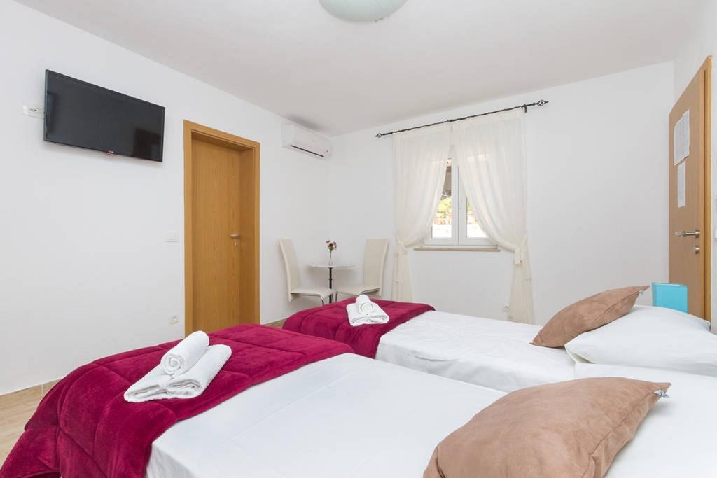 Peruzovic Rooms & Apartments