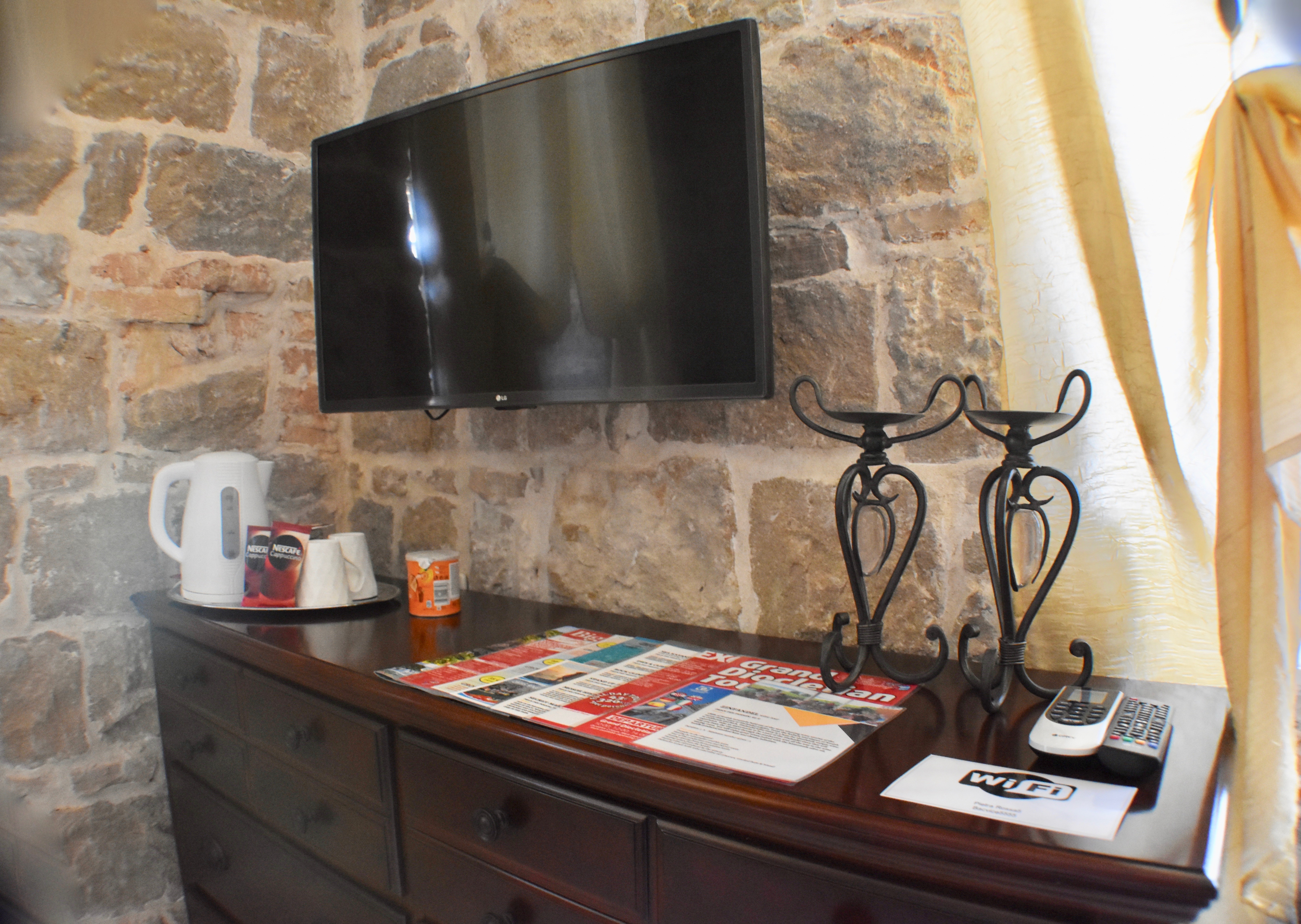 Pietra Rossa Luxury Rooms