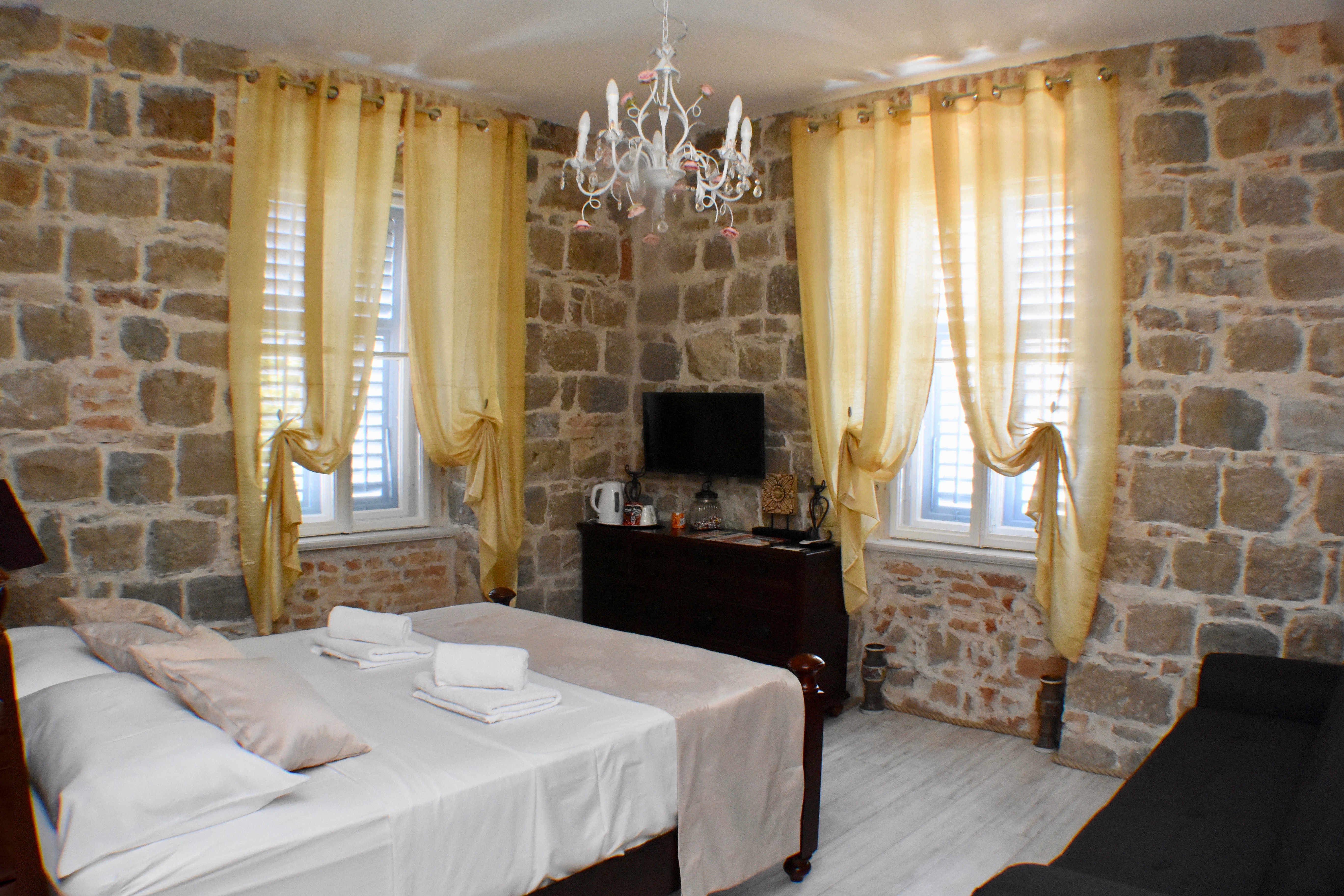 Pietra Rossa Luxury Rooms