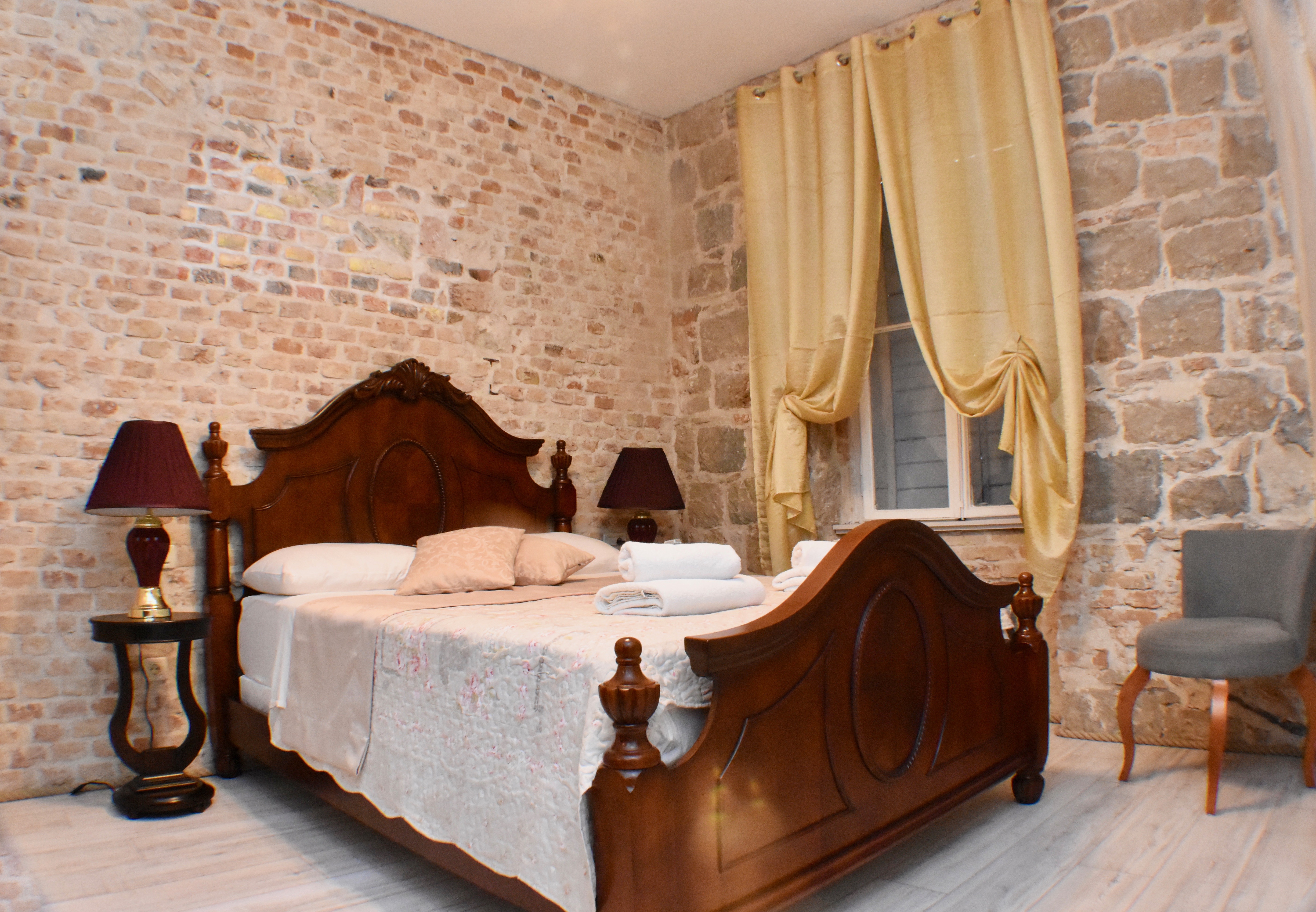 Pietra Rossa Luxury Rooms