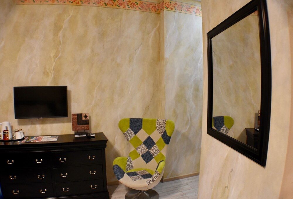Pietra Rossa Luxury Rooms