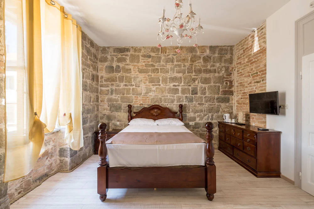 Pietra Rossa Luxury Rooms