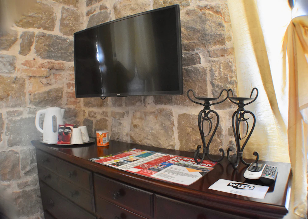 Pietra Rossa Luxury Rooms