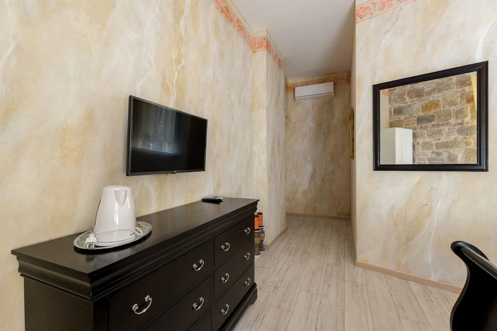 Pietra Rossa Luxury Rooms