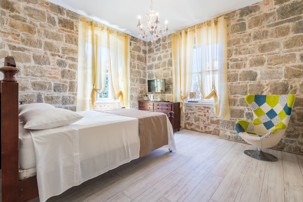 Pietra Rossa Luxury Rooms