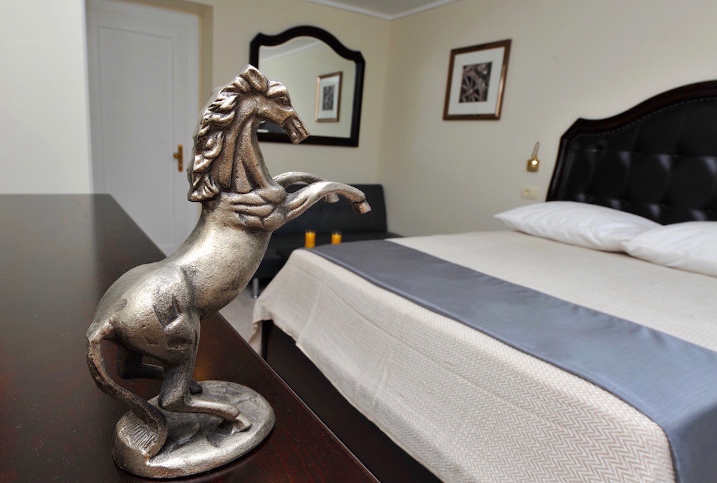 Palace Queen Mary Luxury Rooms