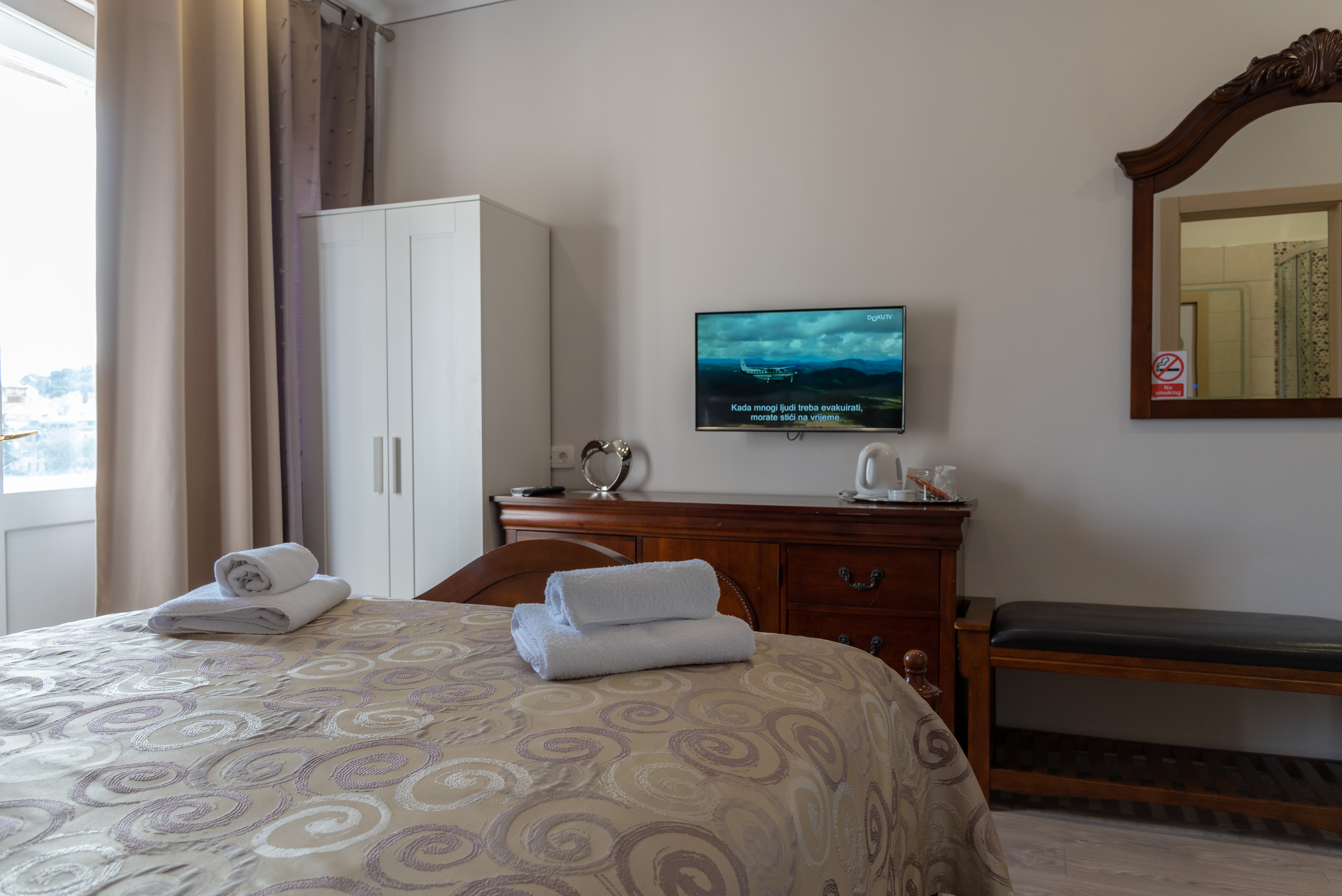 Palace Queen Mary Luxury Rooms