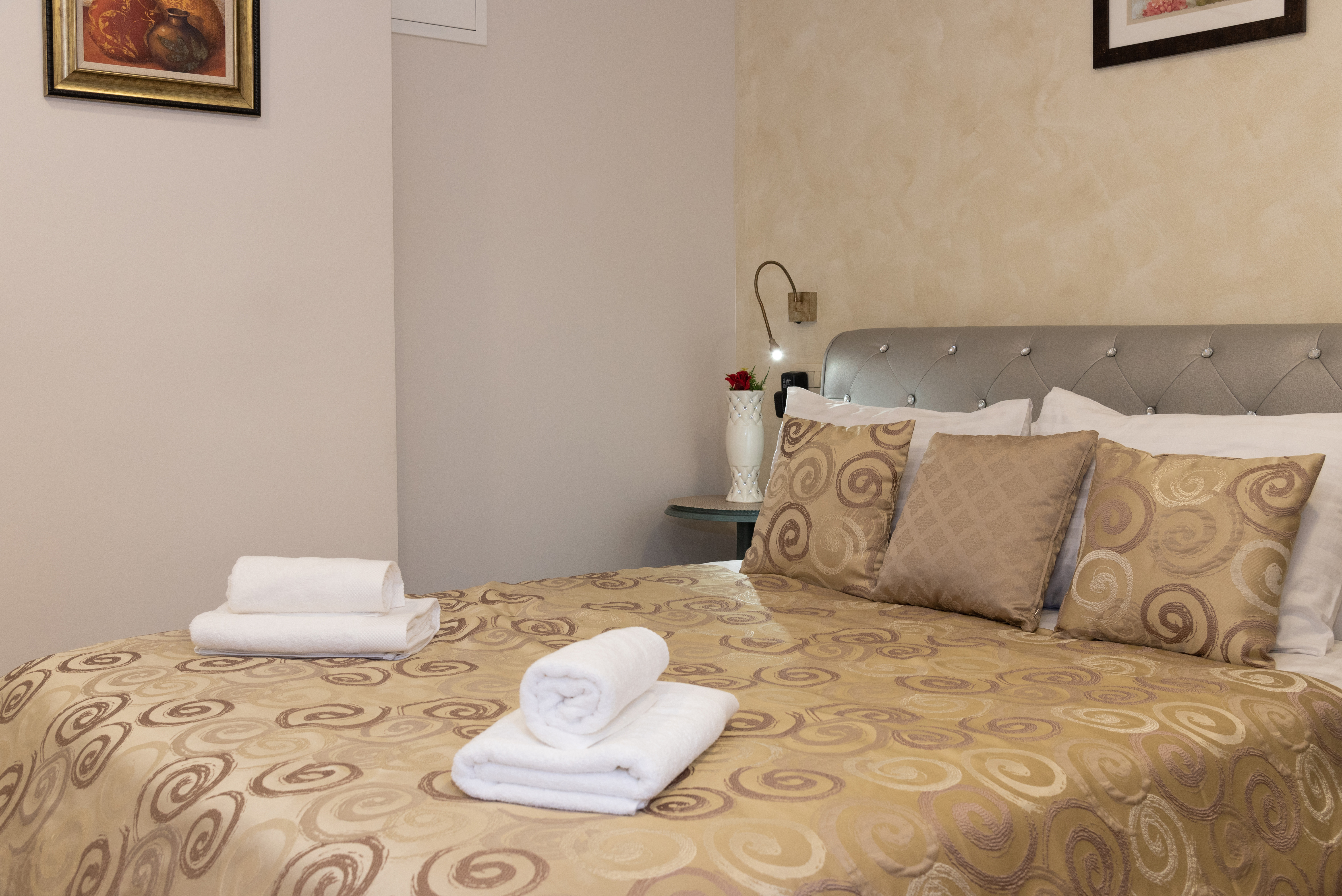 Palace Queen Mary Luxury Rooms