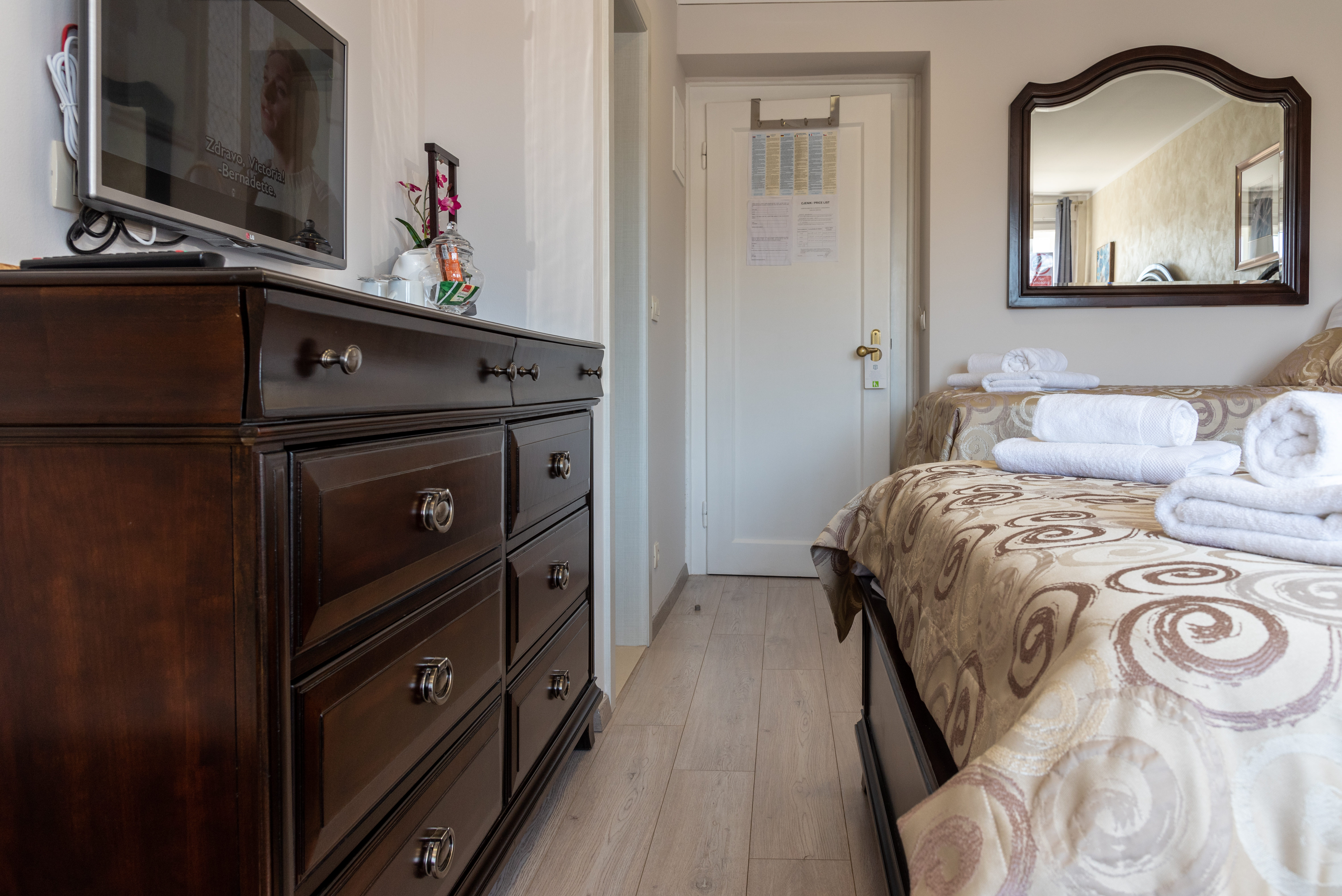 Palace Queen Mary Luxury Rooms