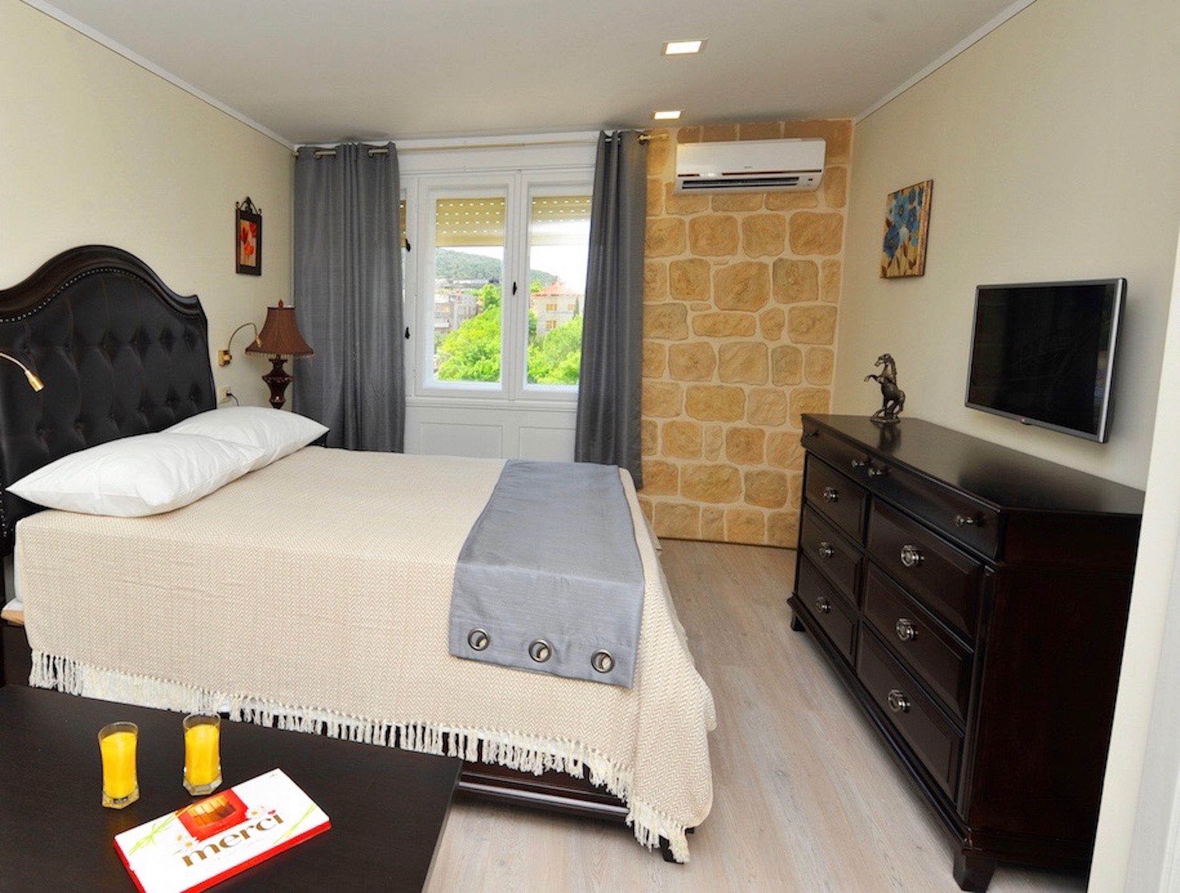 Palace Queen Mary Luxury Rooms