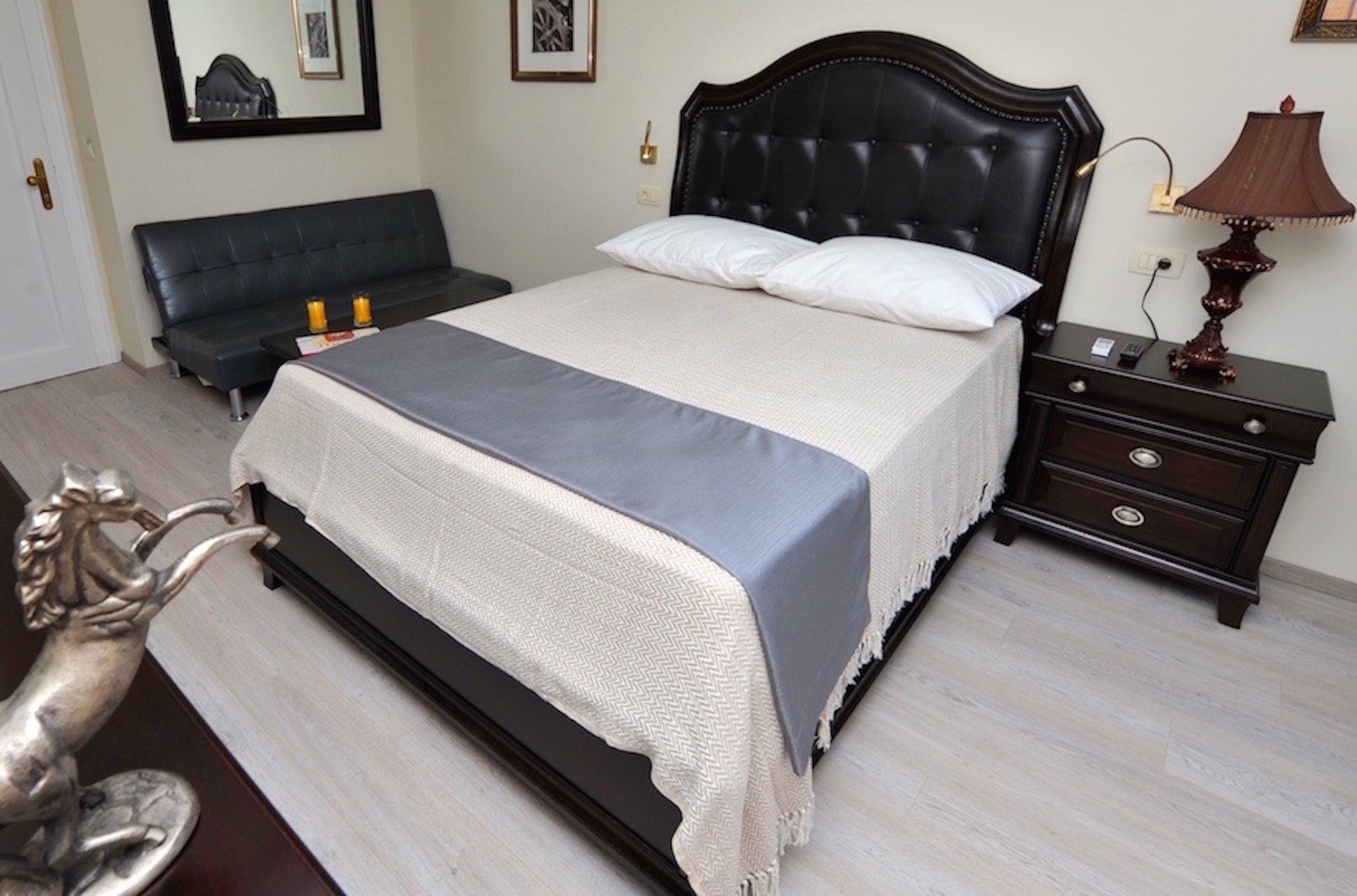 Palace Queen Mary Luxury Rooms