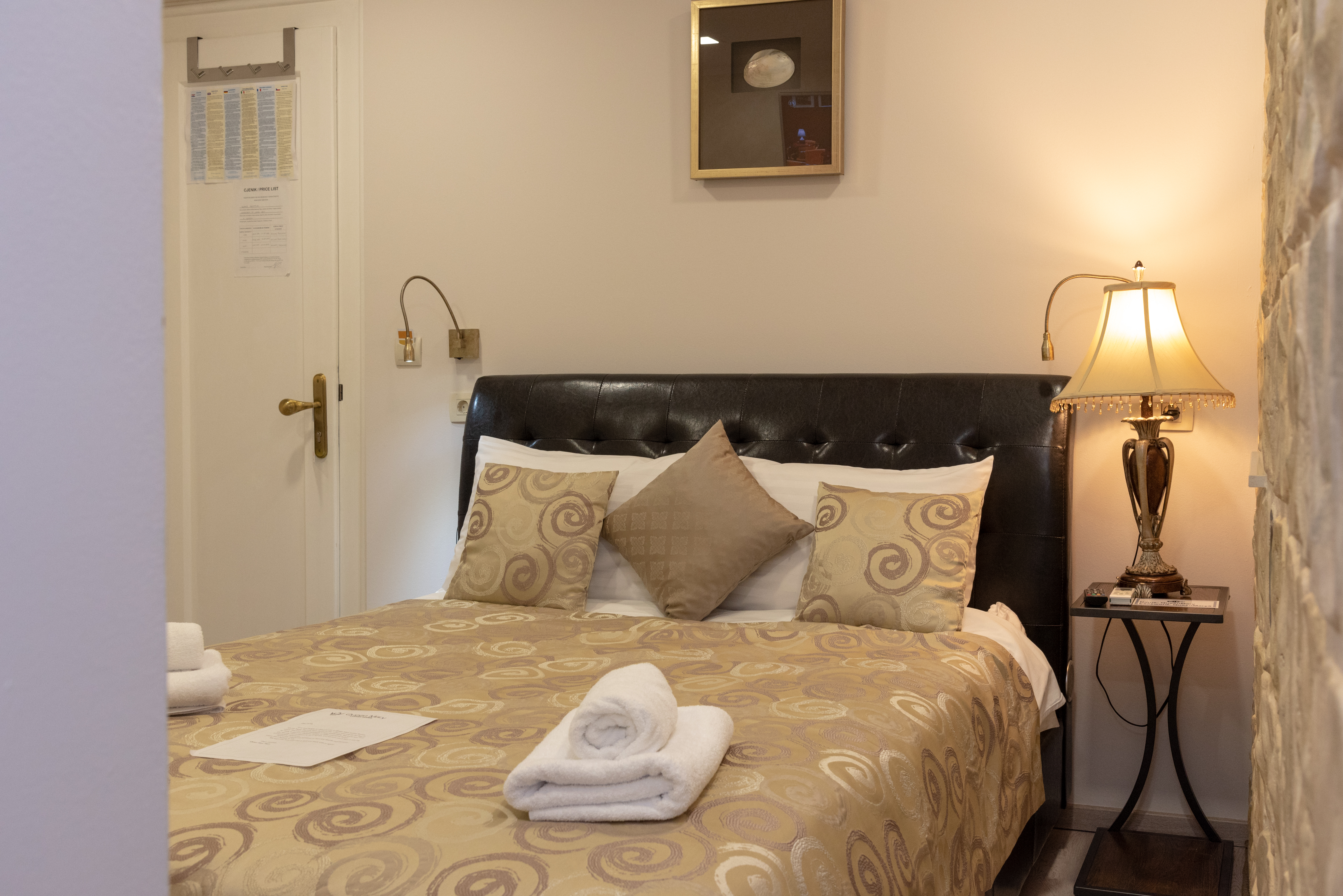 Palace Queen Mary Luxury Rooms