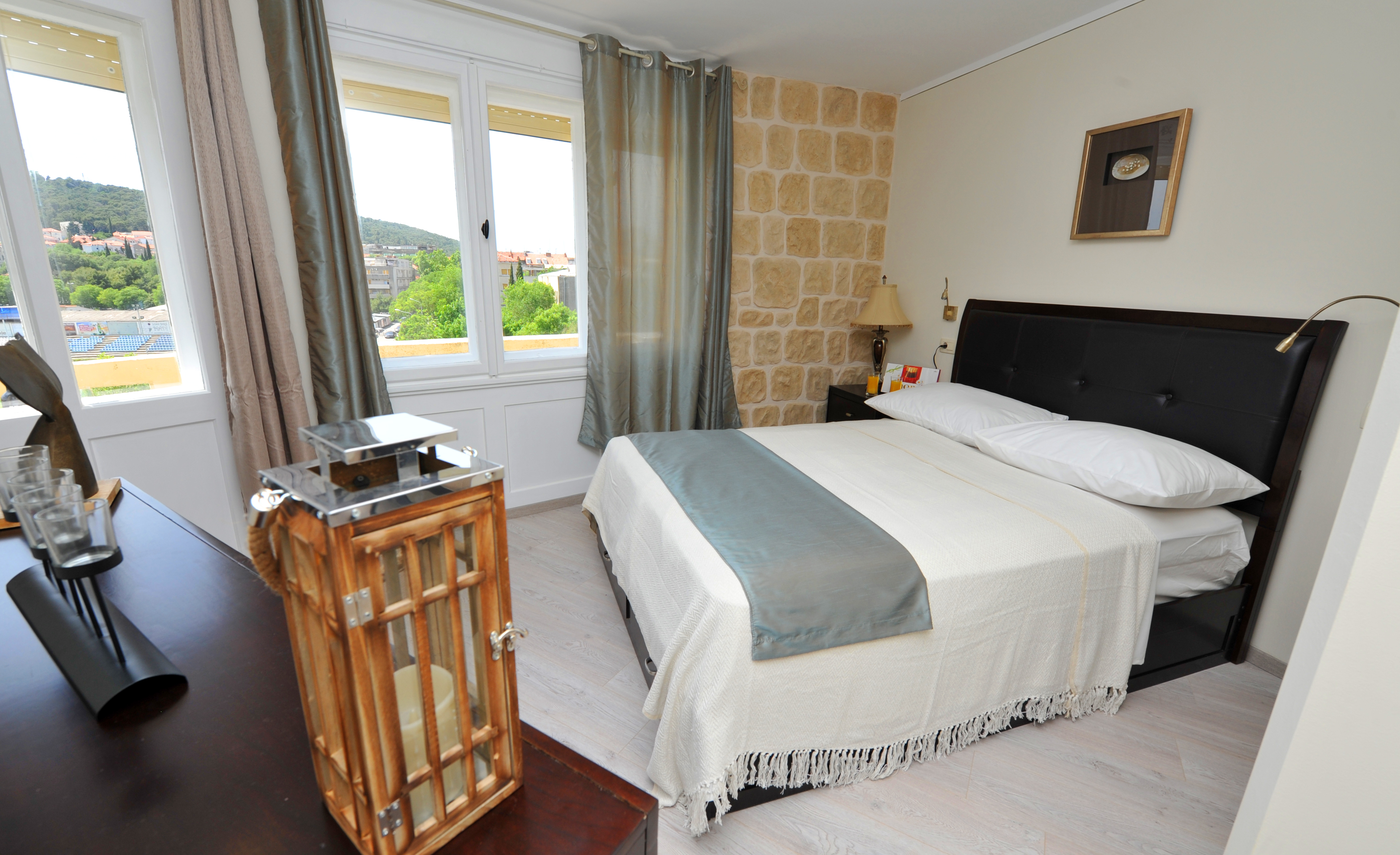 Palace Queen Mary Luxury Rooms