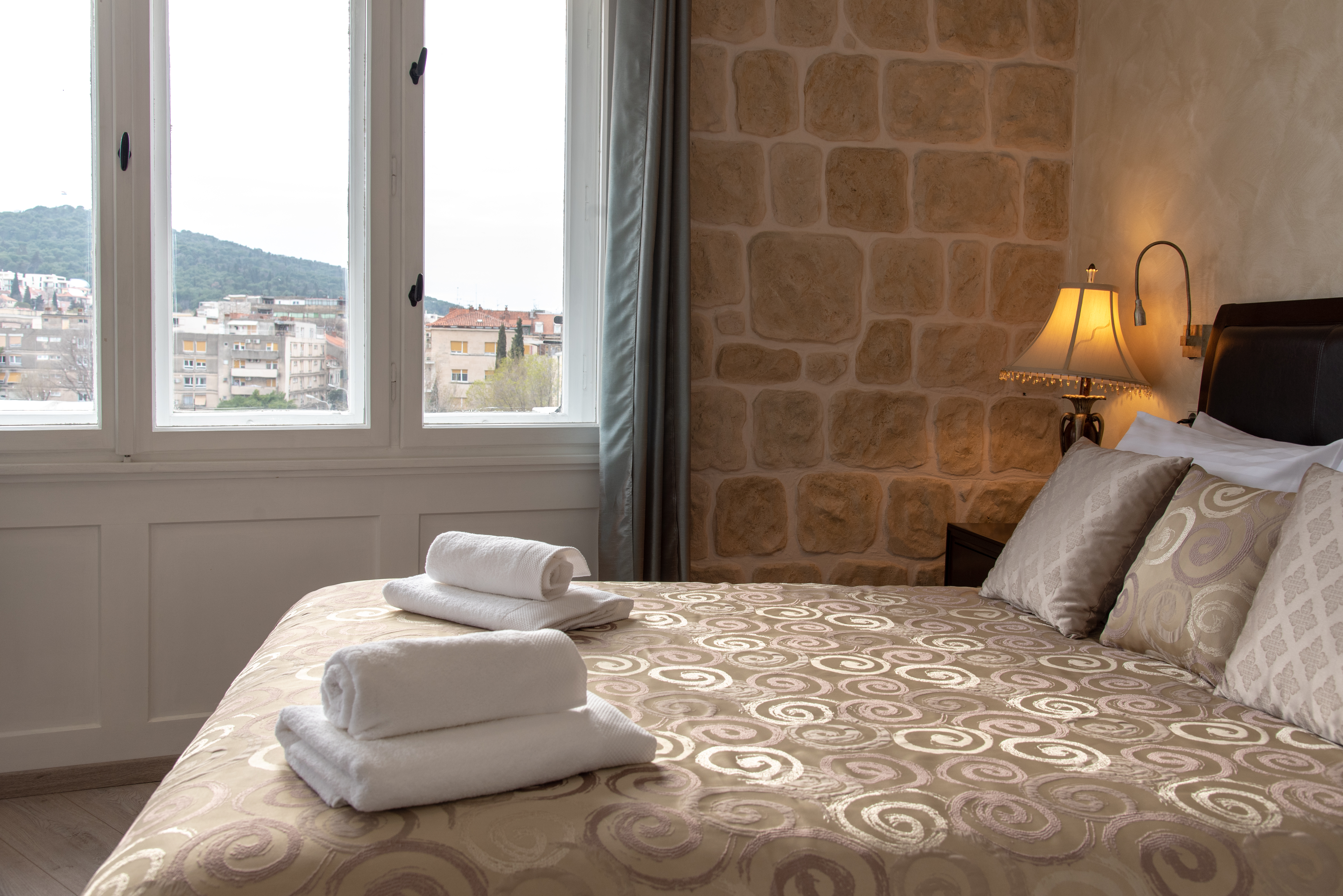 Palace Queen Mary Luxury Rooms