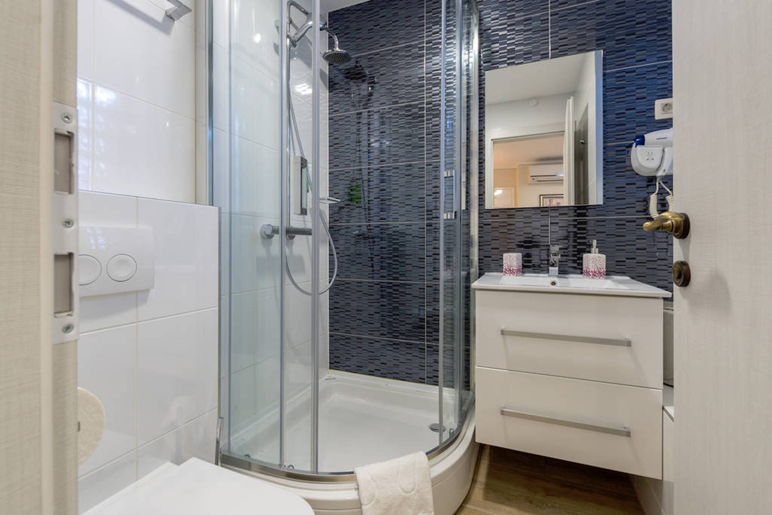 Palace Queen Mary Luxury Rooms