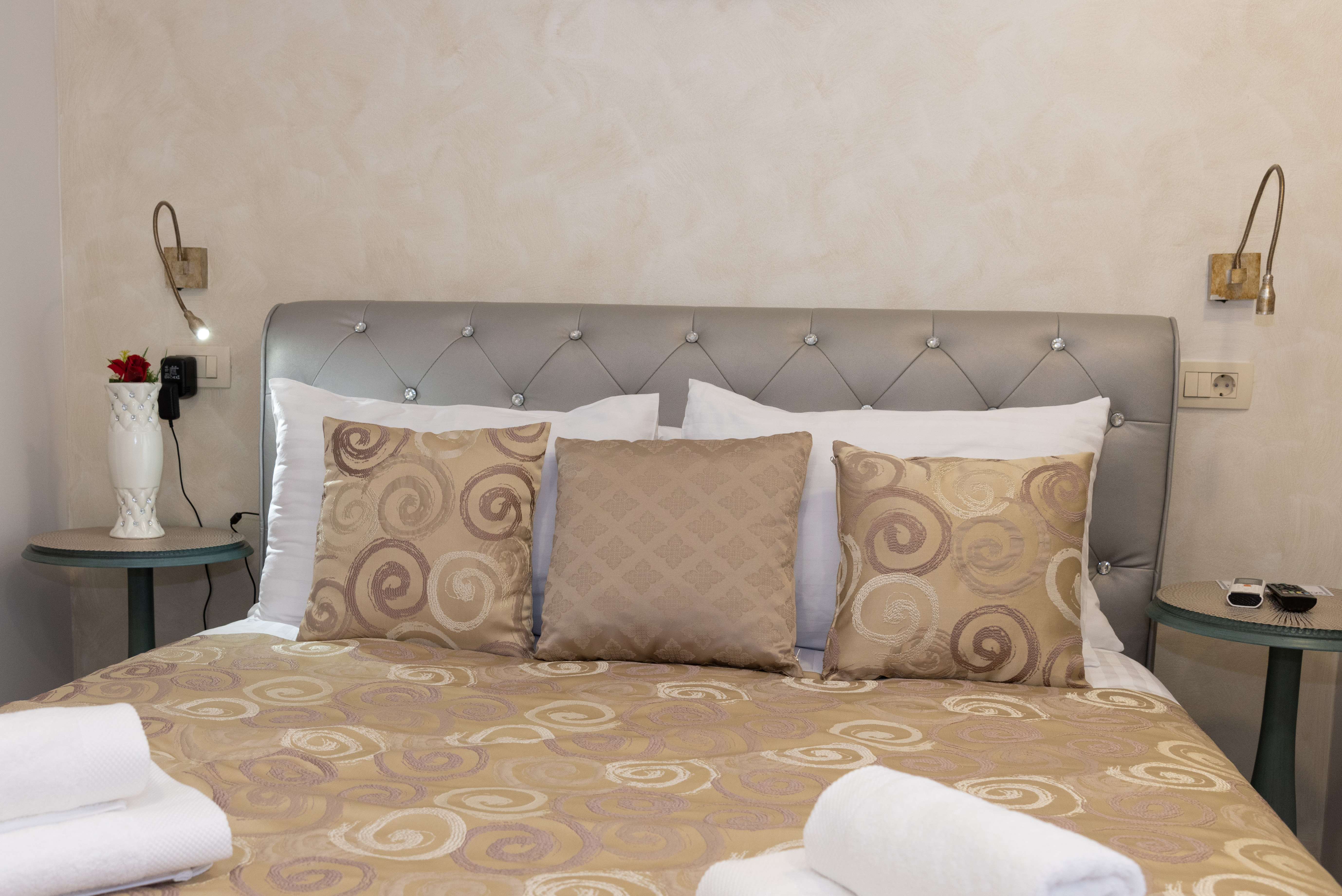 Palace Queen Mary Luxury Rooms