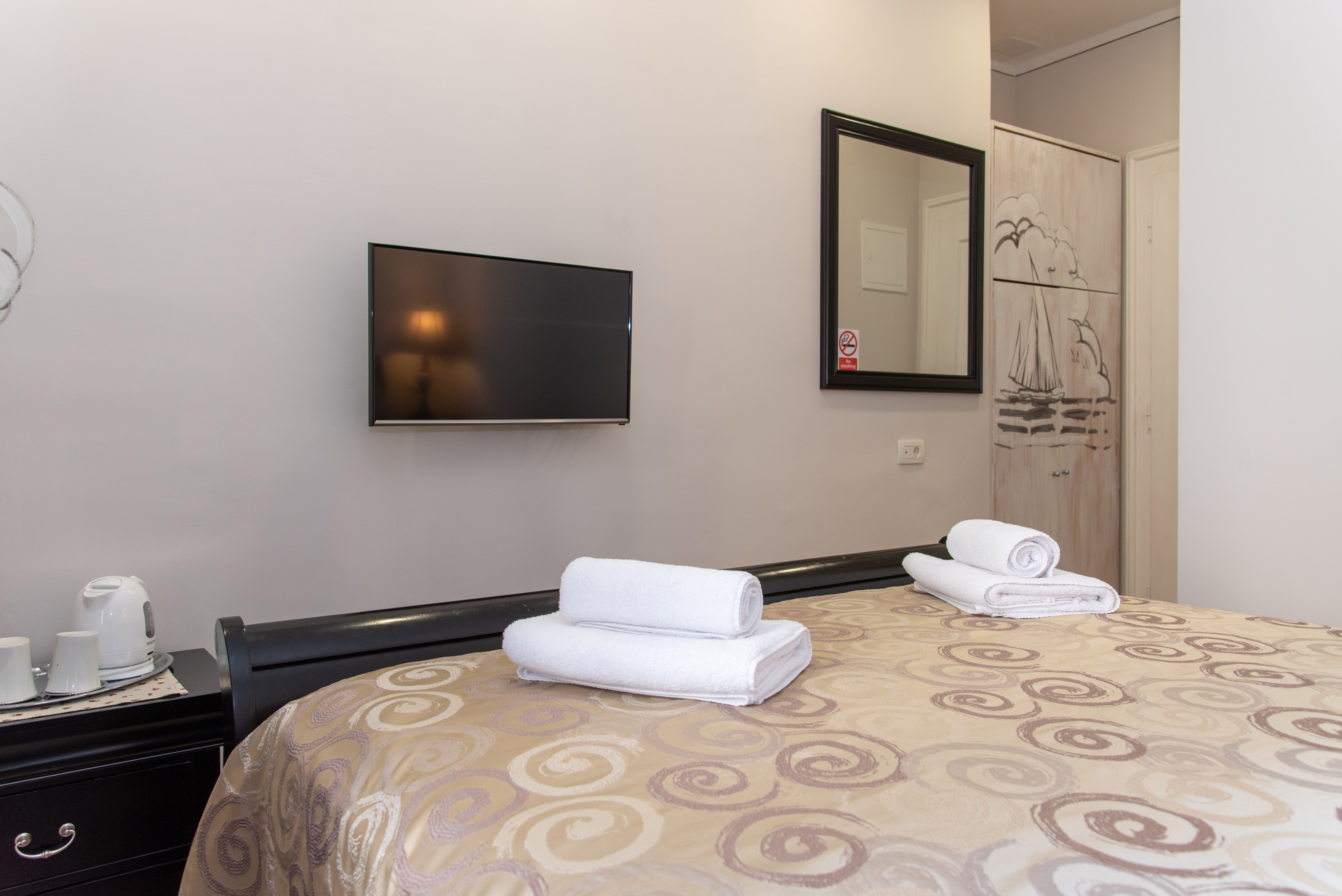 Palace Queen Mary Luxury Rooms