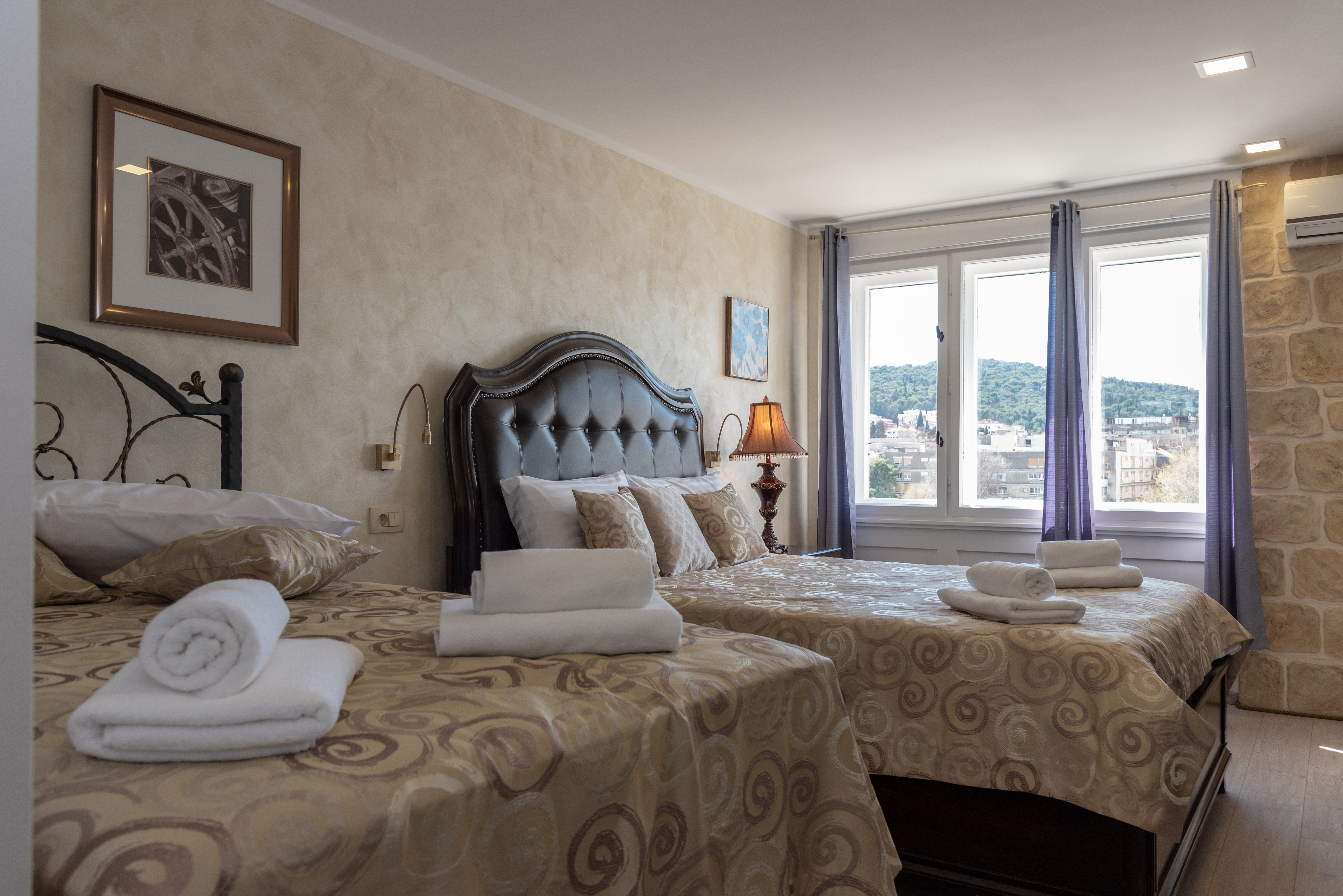 Palace Queen Mary Luxury Rooms
