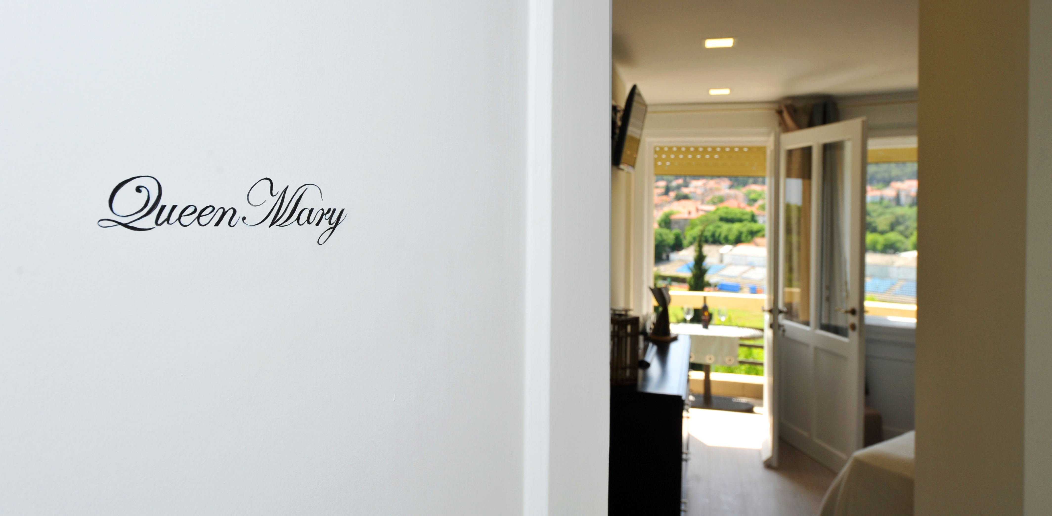 Palace Queen Mary Luxury Rooms