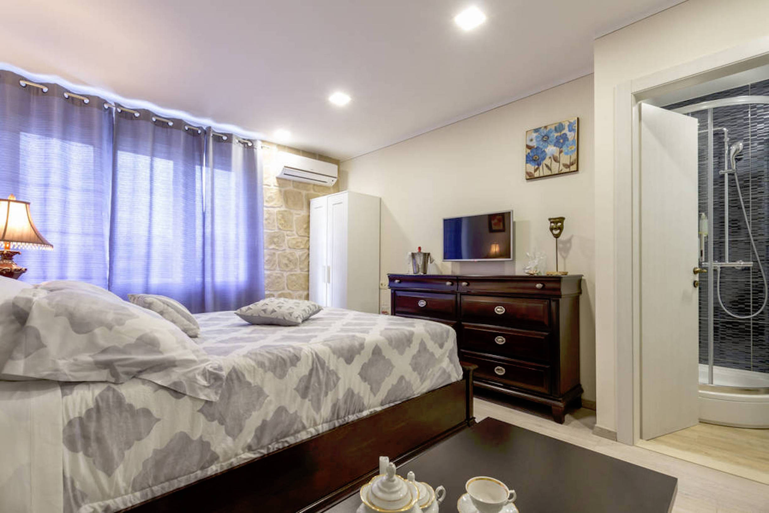 Palace Queen Mary Luxury Rooms