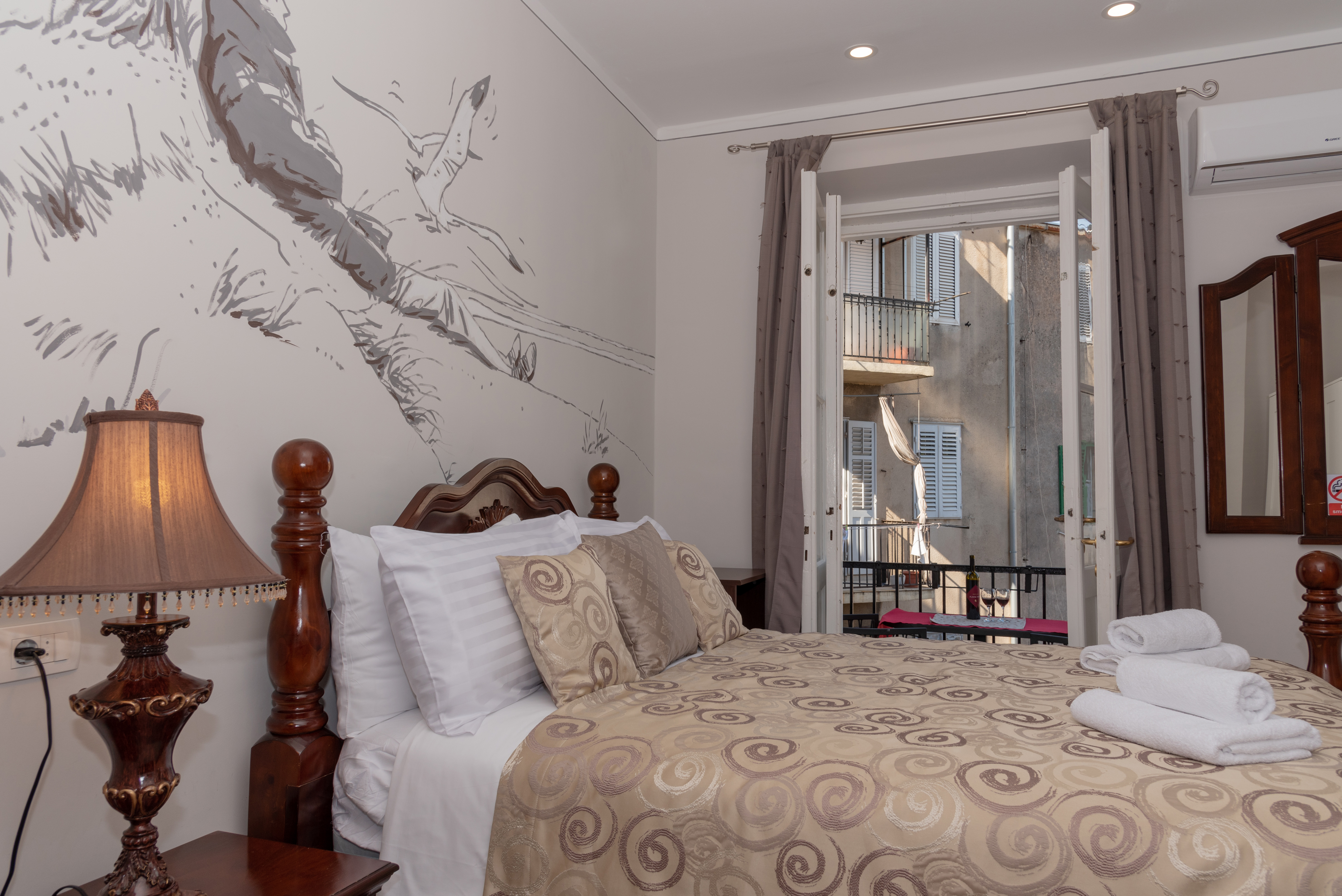 Palace Queen Mary Luxury Rooms