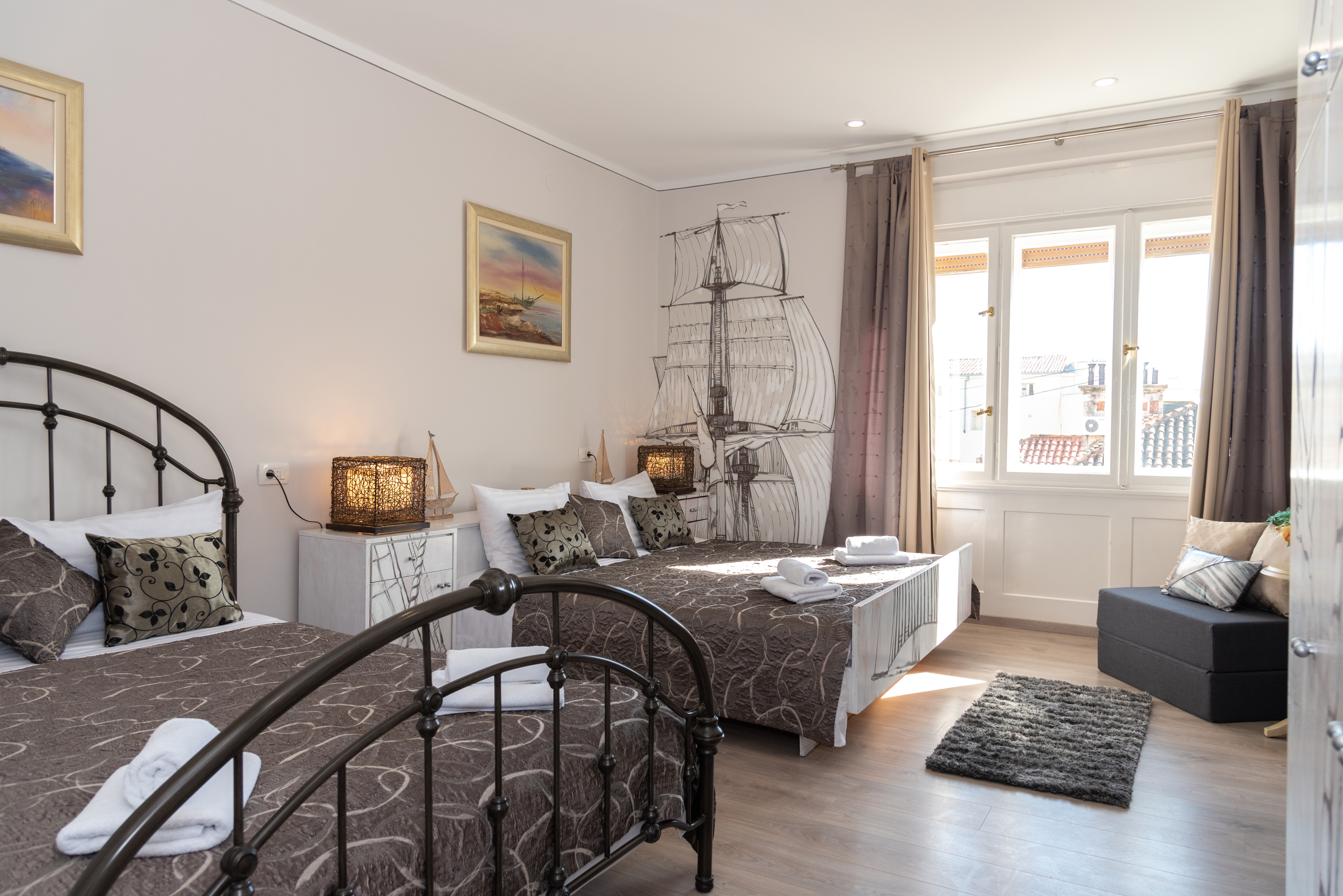 Palace Queen Mary Luxury Rooms