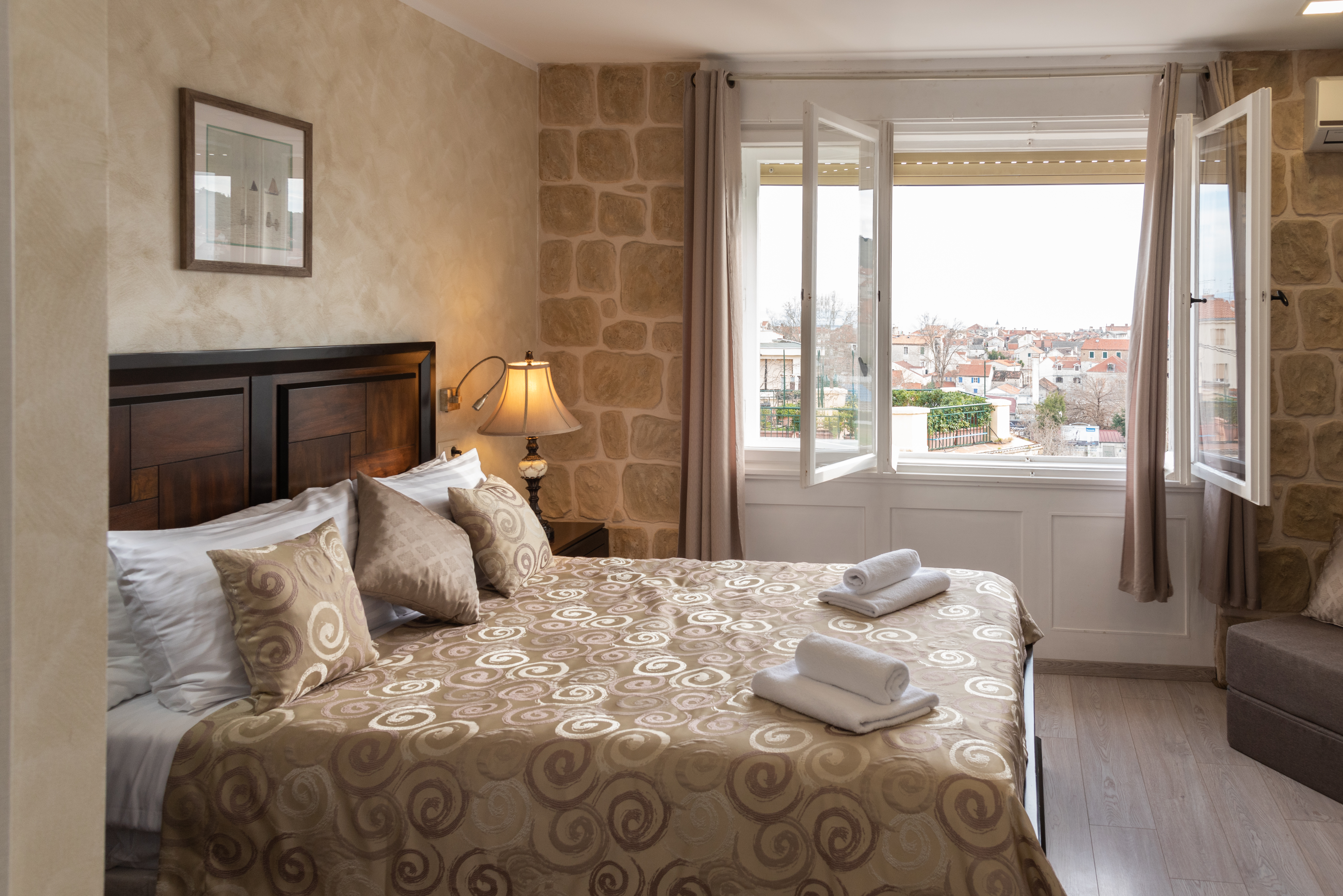 Palace Queen Mary Luxury Rooms