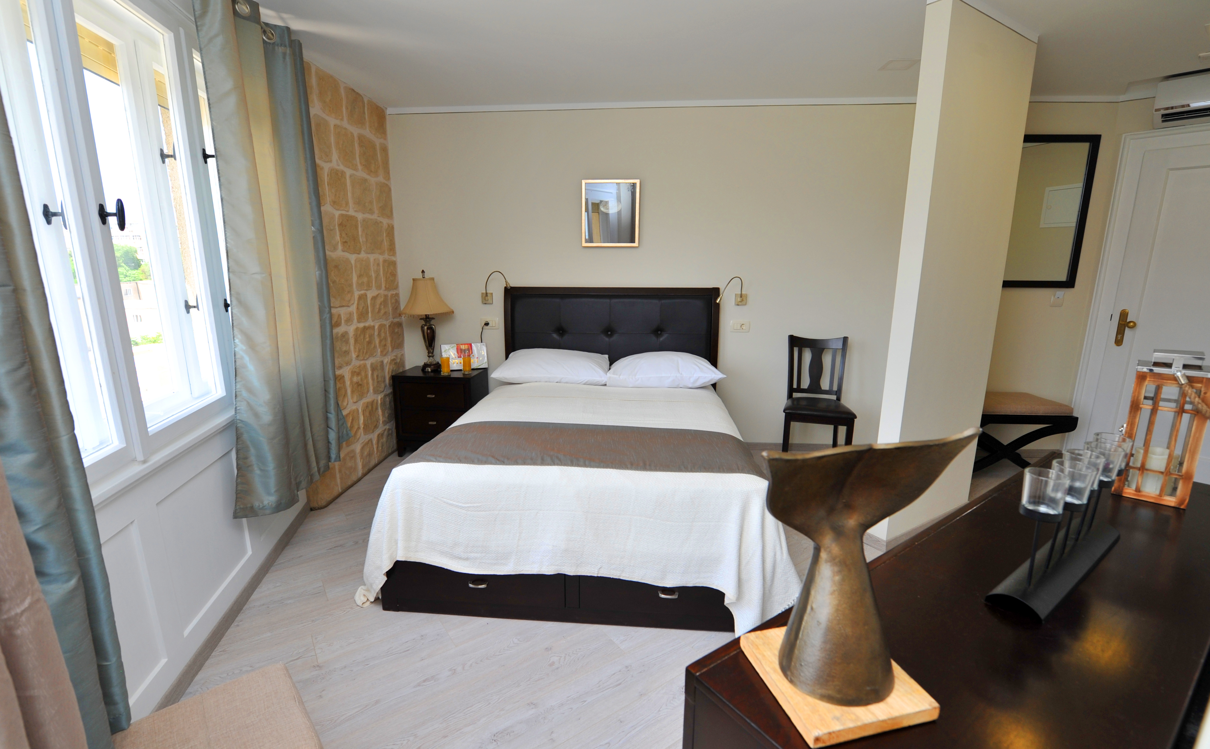 Palace Queen Mary Luxury Rooms