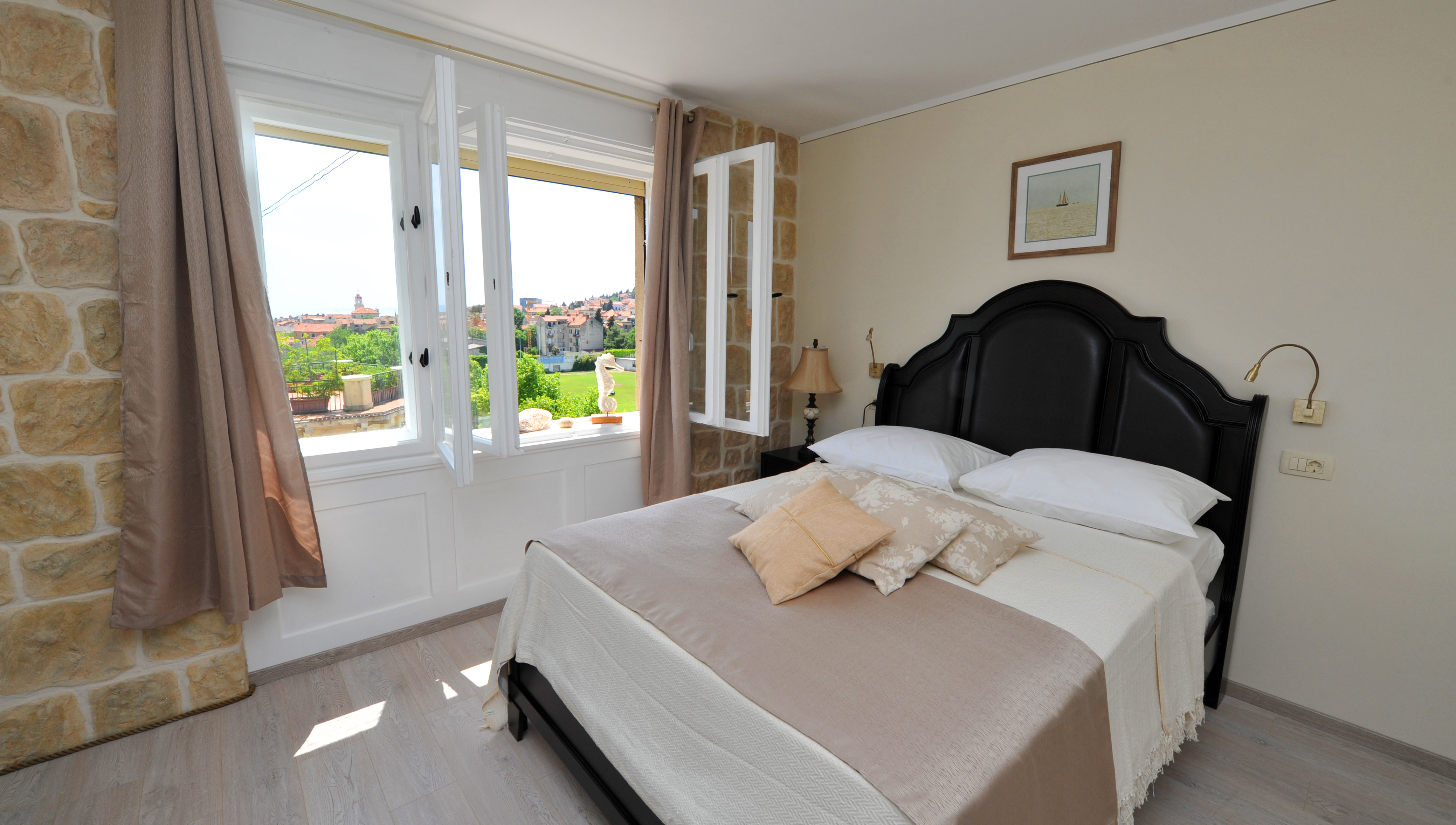Palace Queen Mary Luxury Rooms