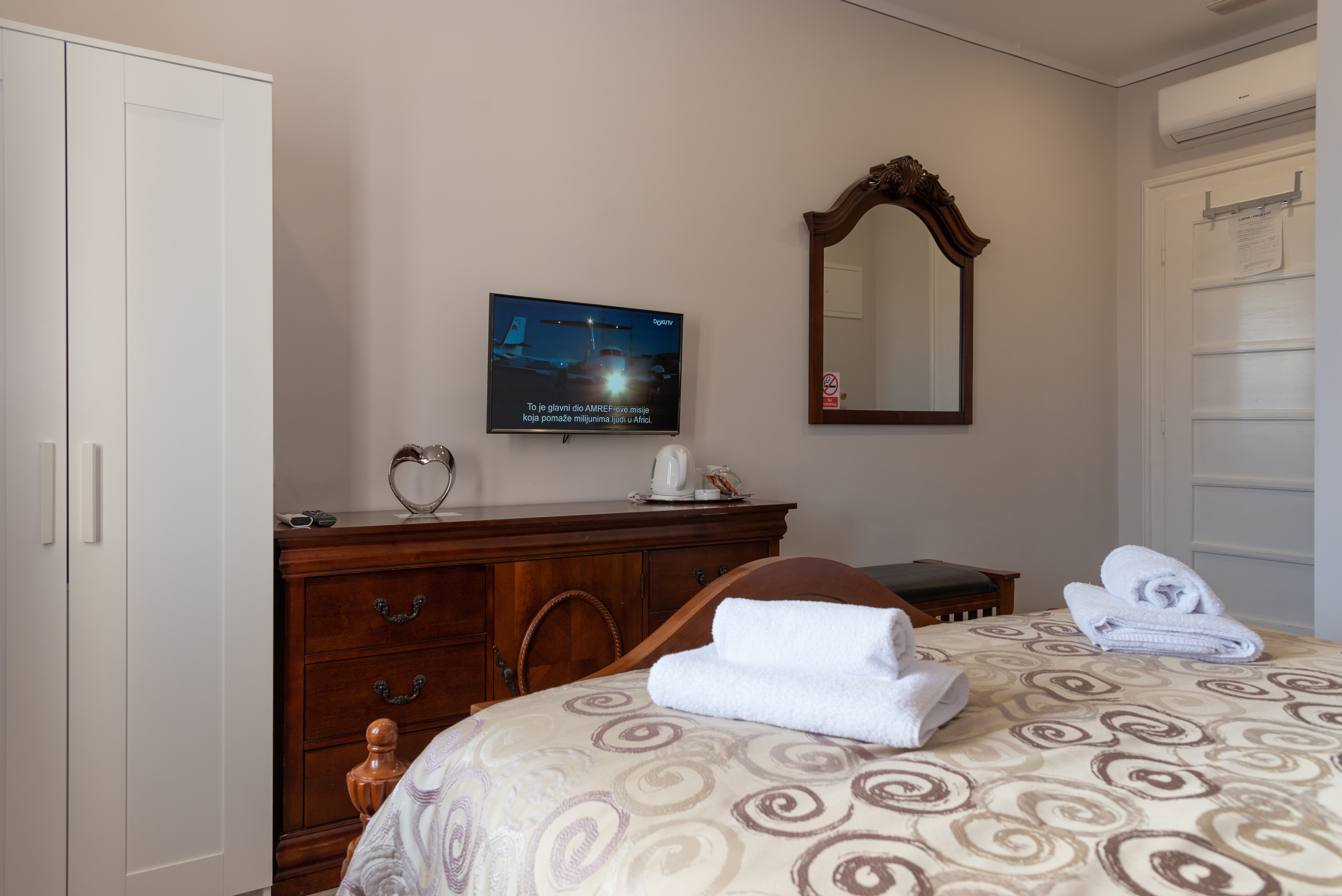 Palace Queen Mary Luxury Rooms