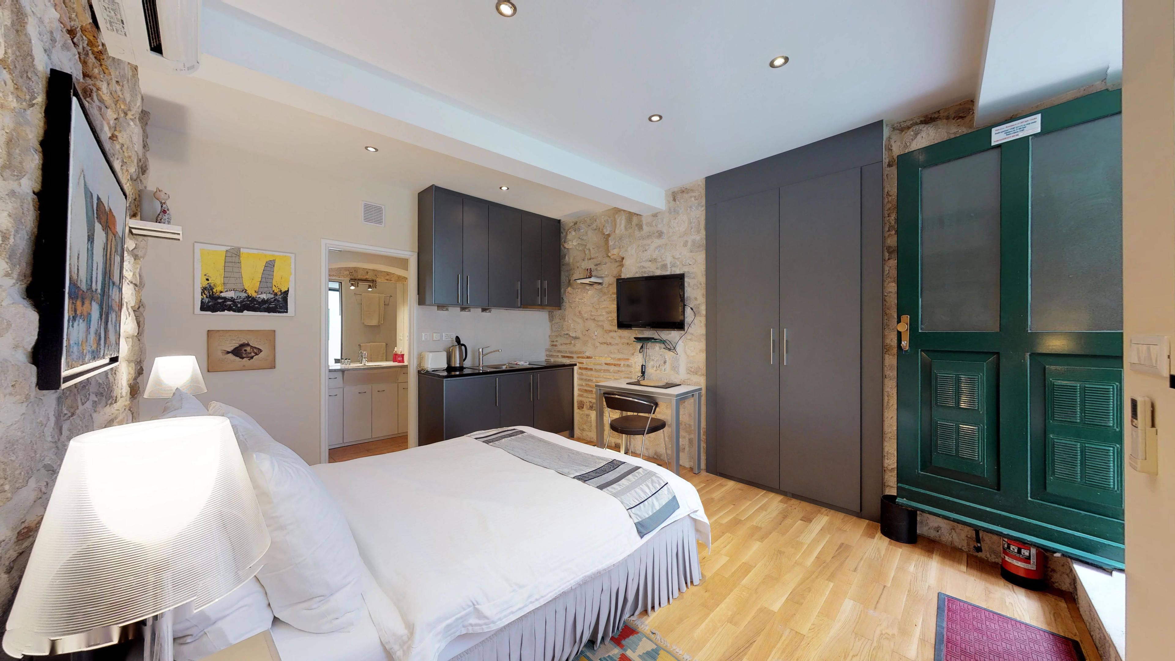 Riva and Diocletian Apartments